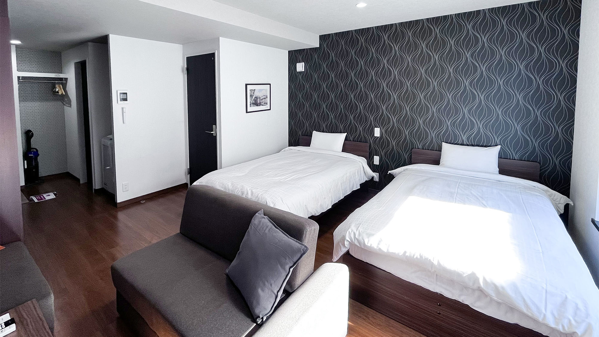 ・【ツインルーム】30平米のゆとりある広さのお部屋です。心身ともにゆったり寛いでお過ごしください