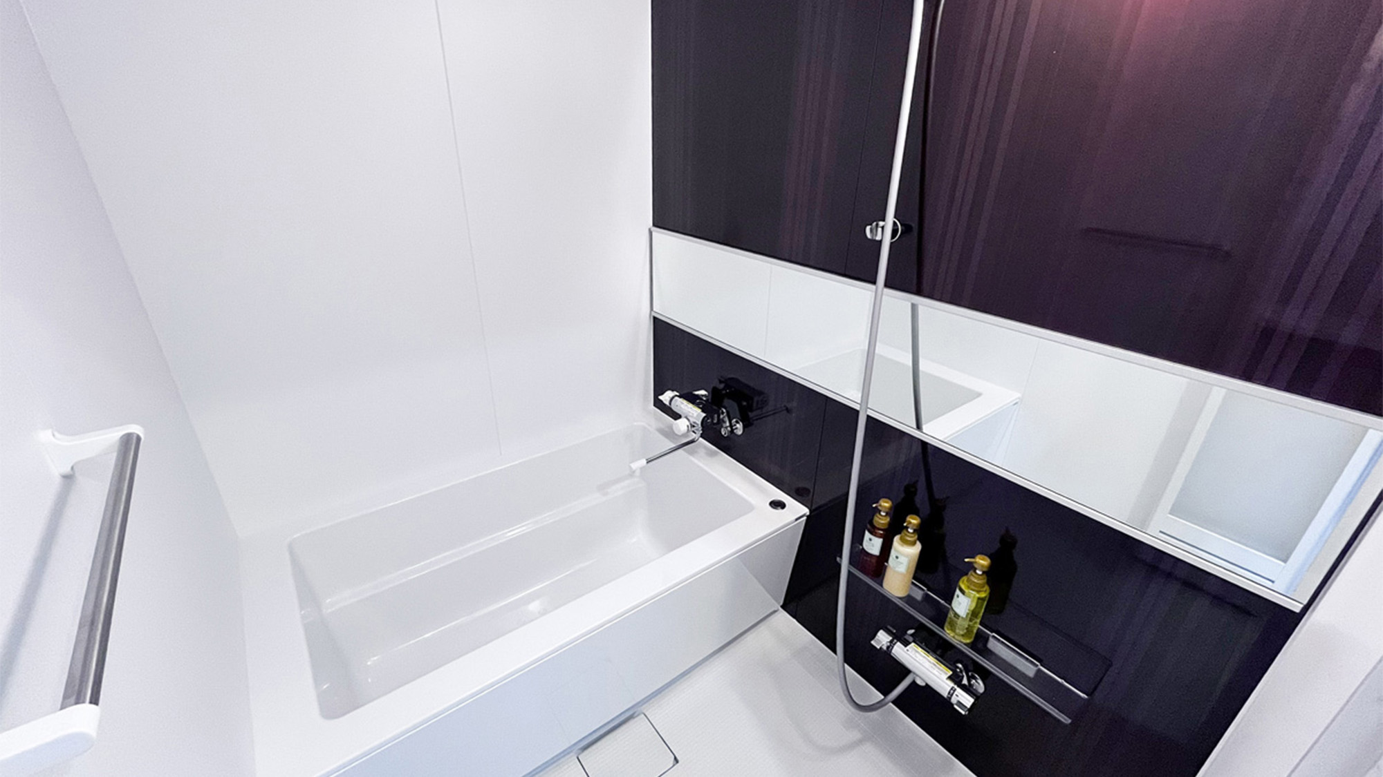 ・【ツインルーム／浴室】お風呂はセパレートタイプ。湯船でじっくりポカポカ