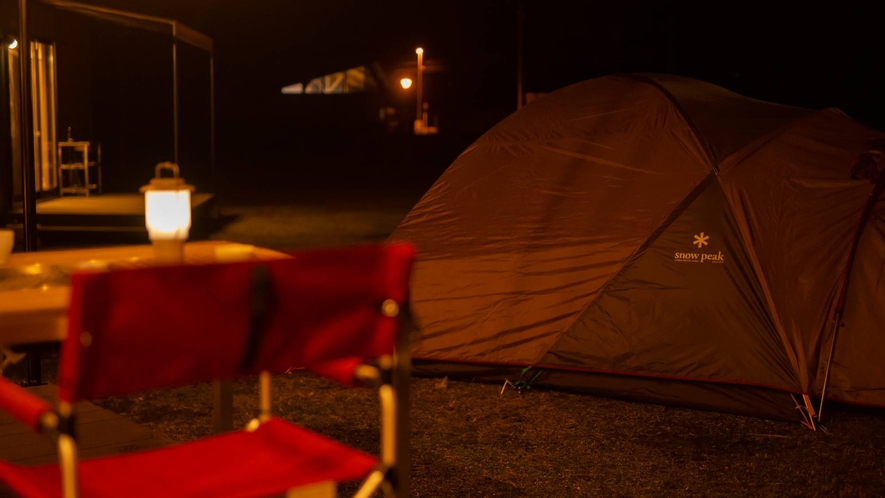 【アウトドア用品】快適なテントや寝袋、洗練されたキャンプツールで 、心地よい滞在をサポートします。 