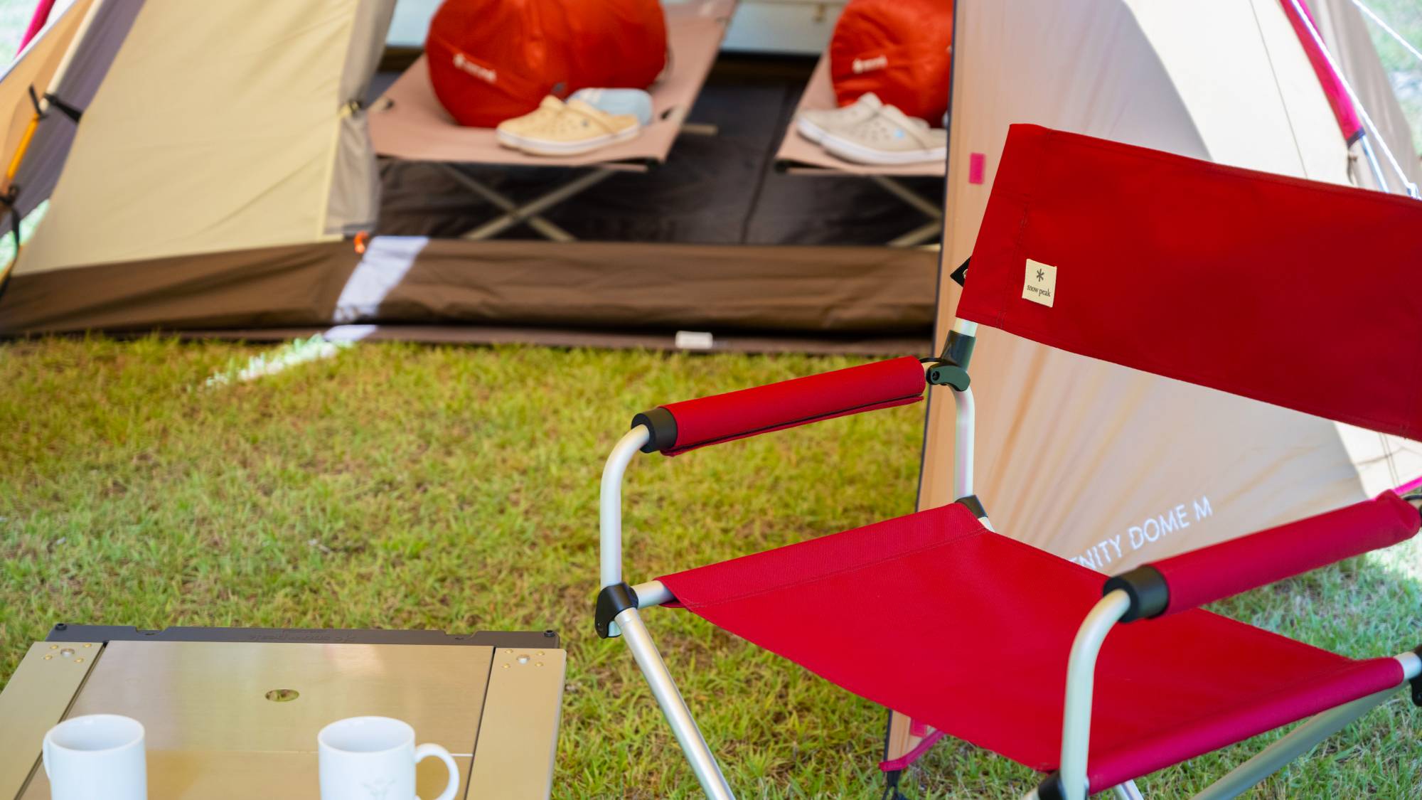 【アウトドア用品】快適なテントや寝袋、洗練されたキャンプツールで 、心地よい滞在をサポートします。 