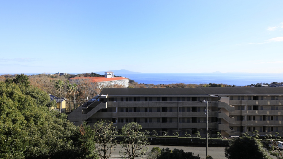 【Sタイプ一例】天気のいい日には客室から伊豆大島が見えます。※客室により異なる