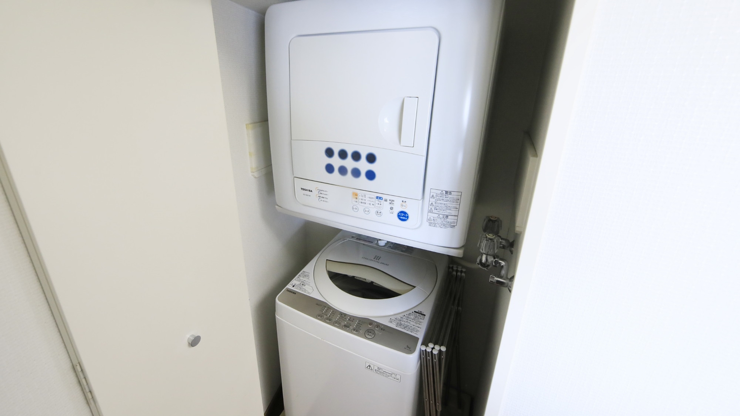 【Dタイプ一例】客室にはバスルーム・洗濯機などが備え付けてあり、暮らせる設備が満載です。