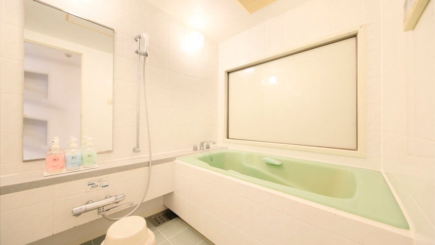 【G2タイプ一例】大浴場だけでなく客室にもバスルームがございますので、お子様連れの方にも安心。