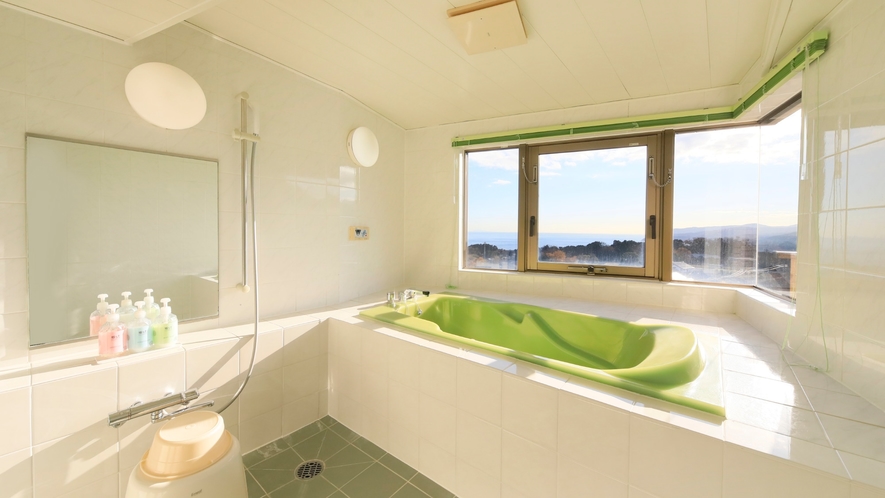 【Gタイプ一例】展望風呂の客室では伊豆高原の海が眺められます！※客室により異なります