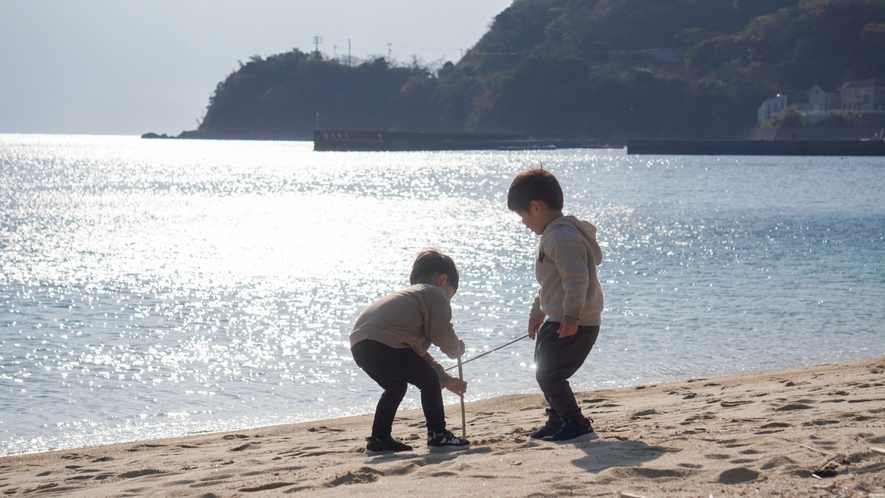 浜辺と子供