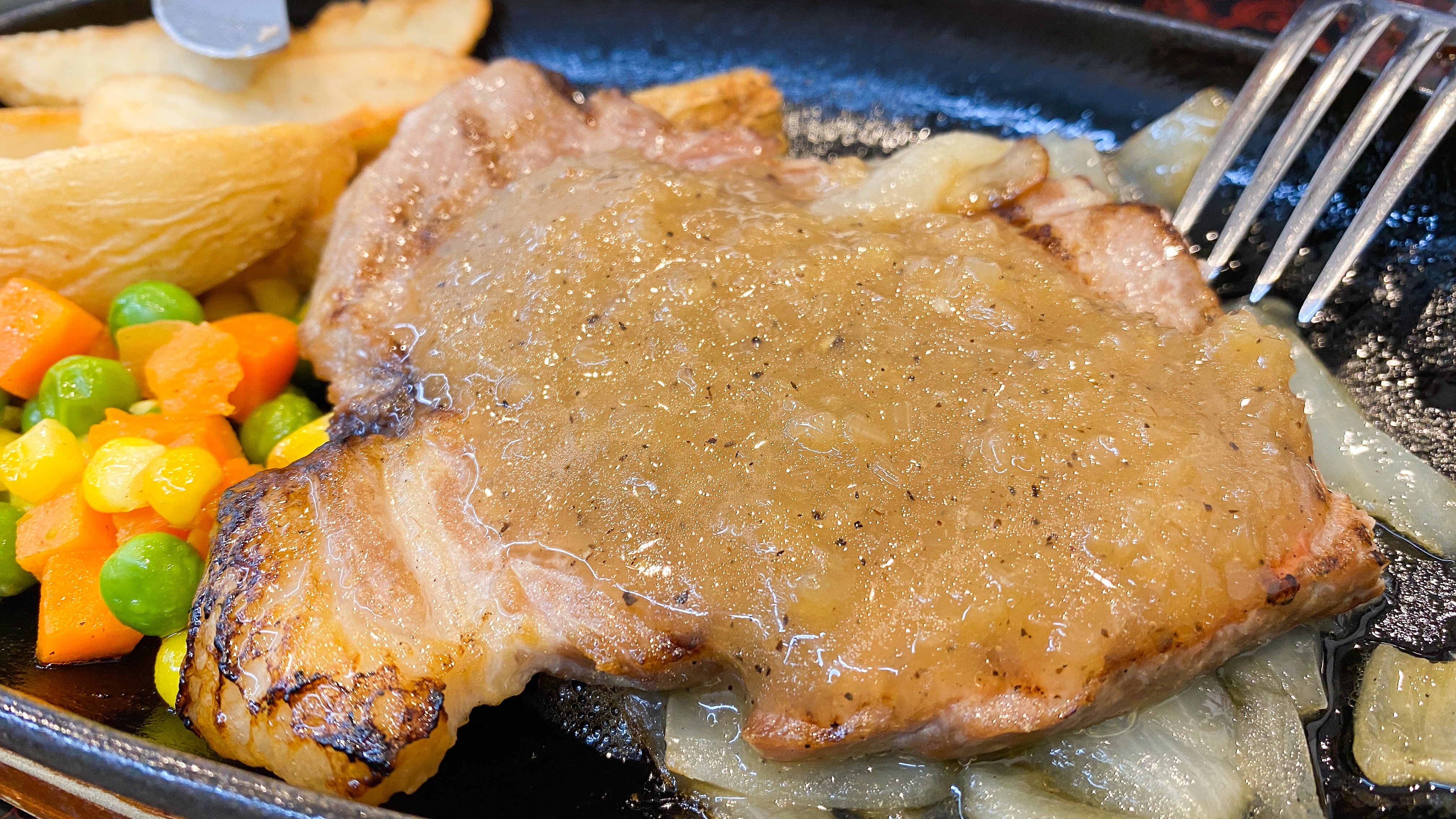 (食事の一例)食べ応えのあるメニューで贅沢なひとときを味わってみては？