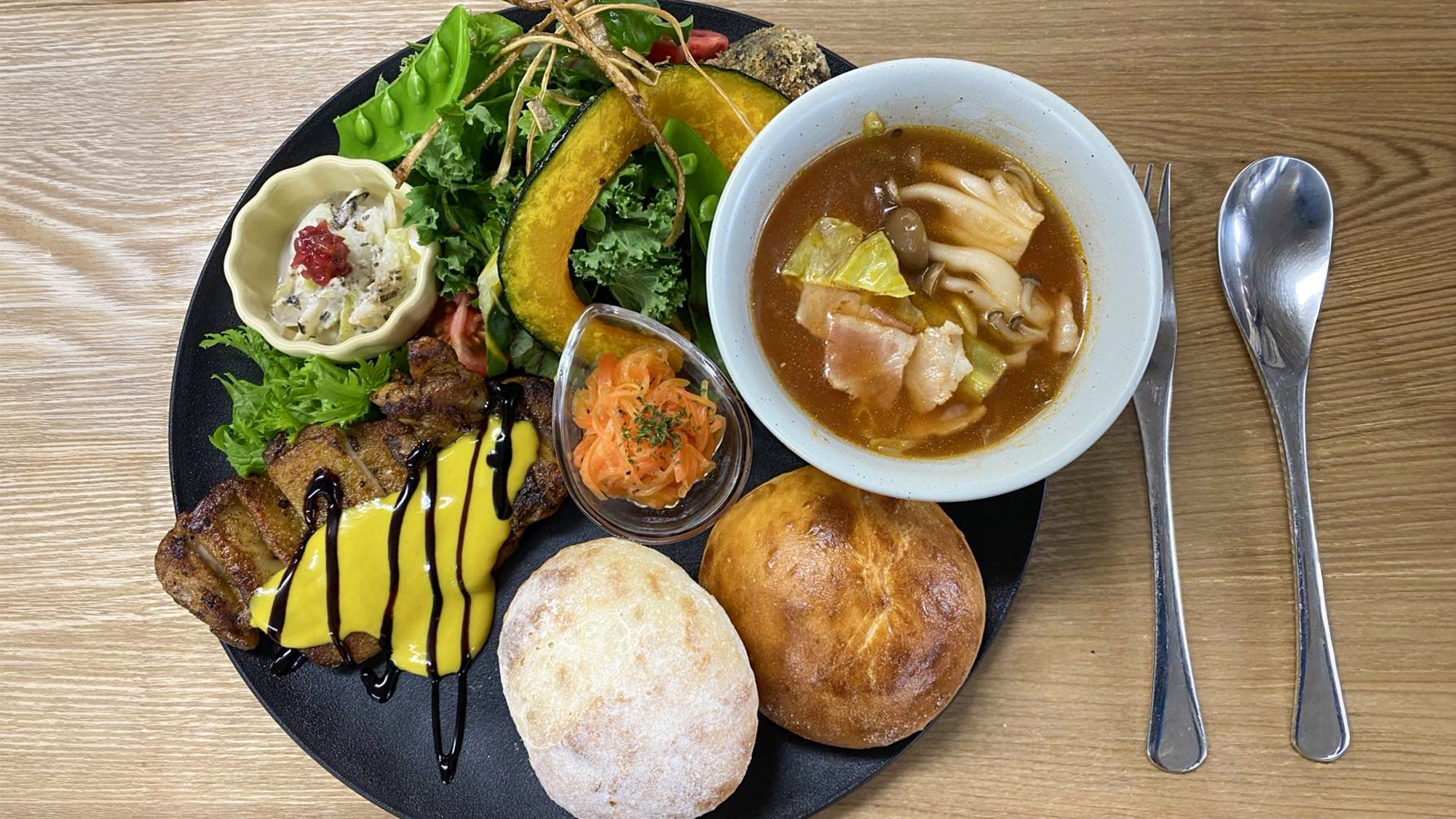 #梅cafe　ケイジャンチキンプレート（ライスかパンが選べます。）