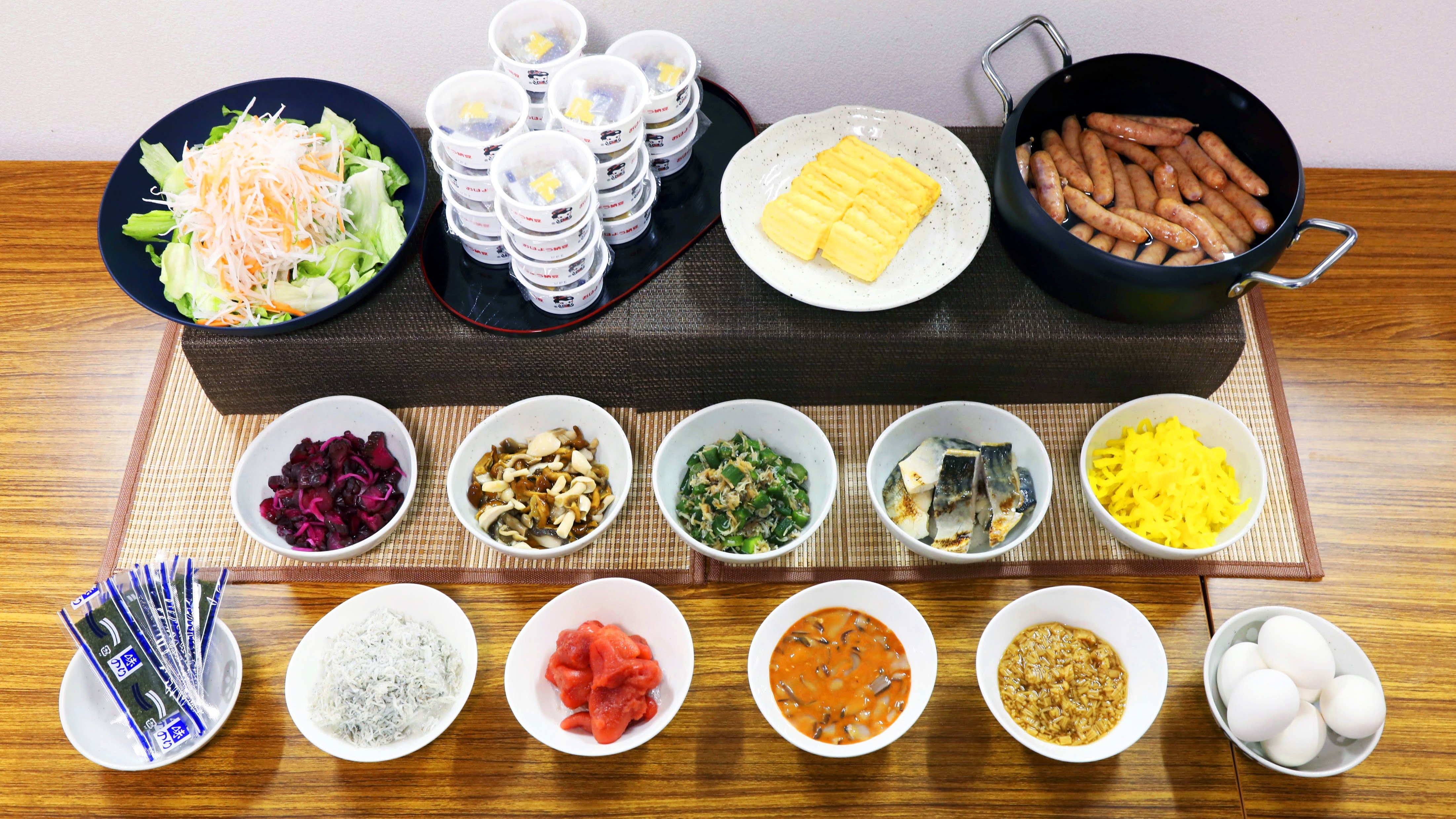 【朝食一例】充実したごはんのお供をご用意！ワークマンハウス自慢の朝食は6時から提供しております。