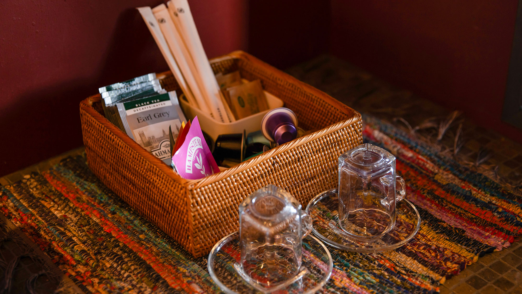 ・【キッチン】ネスプレッソ＆ミルクスチーマー、紅茶等をご用意。贅沢なティータイムをお楽しみください