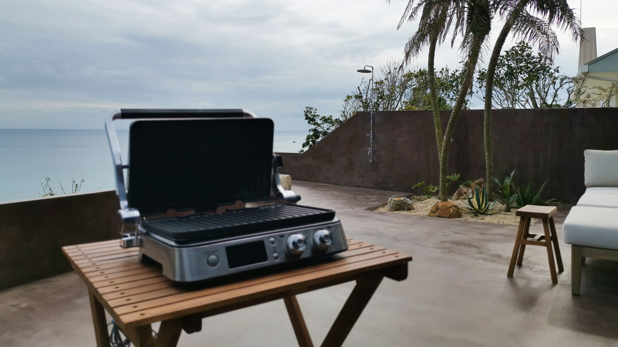 ・【BBQ】デロンギマルチグリル。お肉を挟んでジューシーに焼き上げることもできます