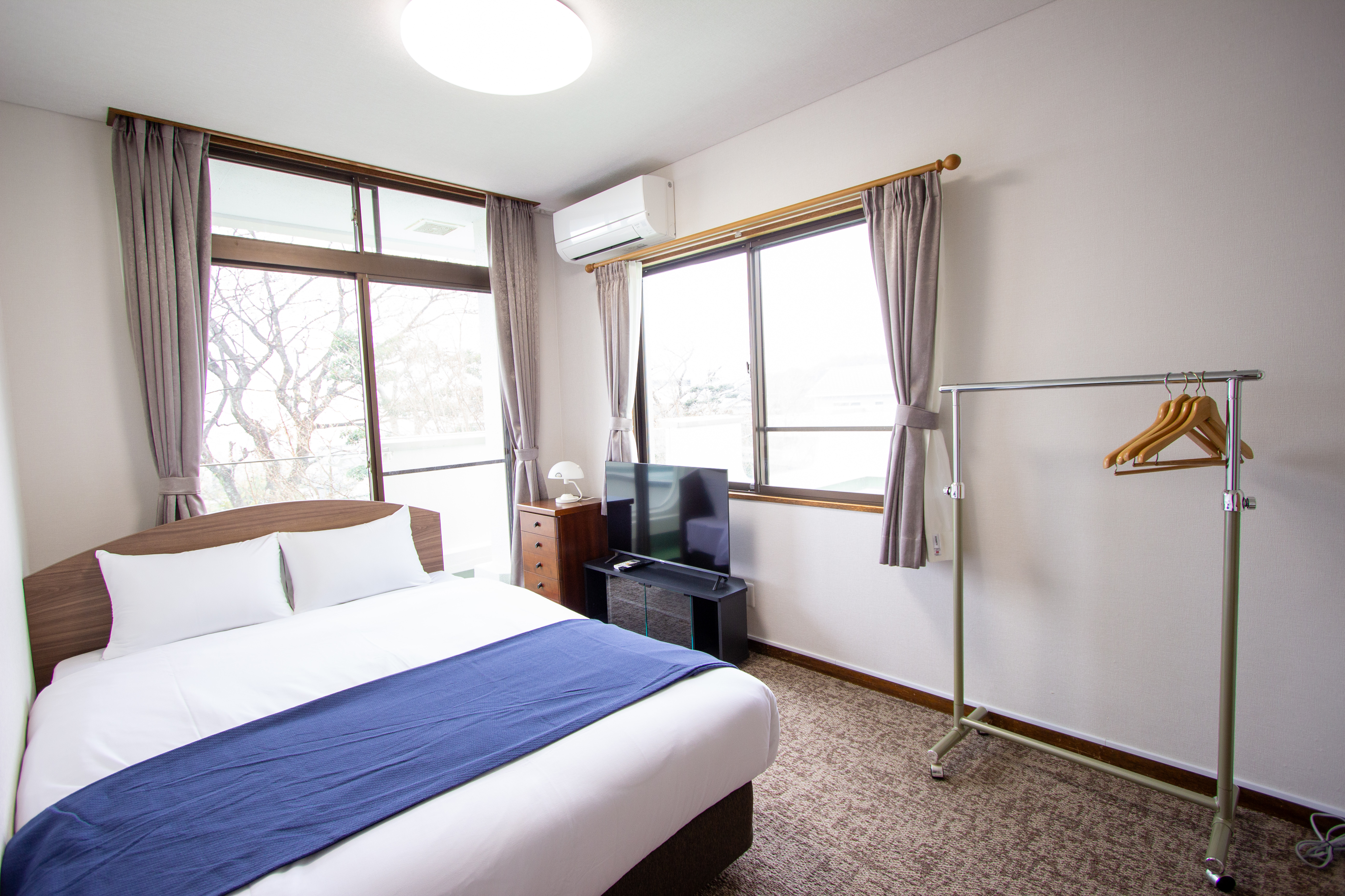 2階洋室（向かって右）