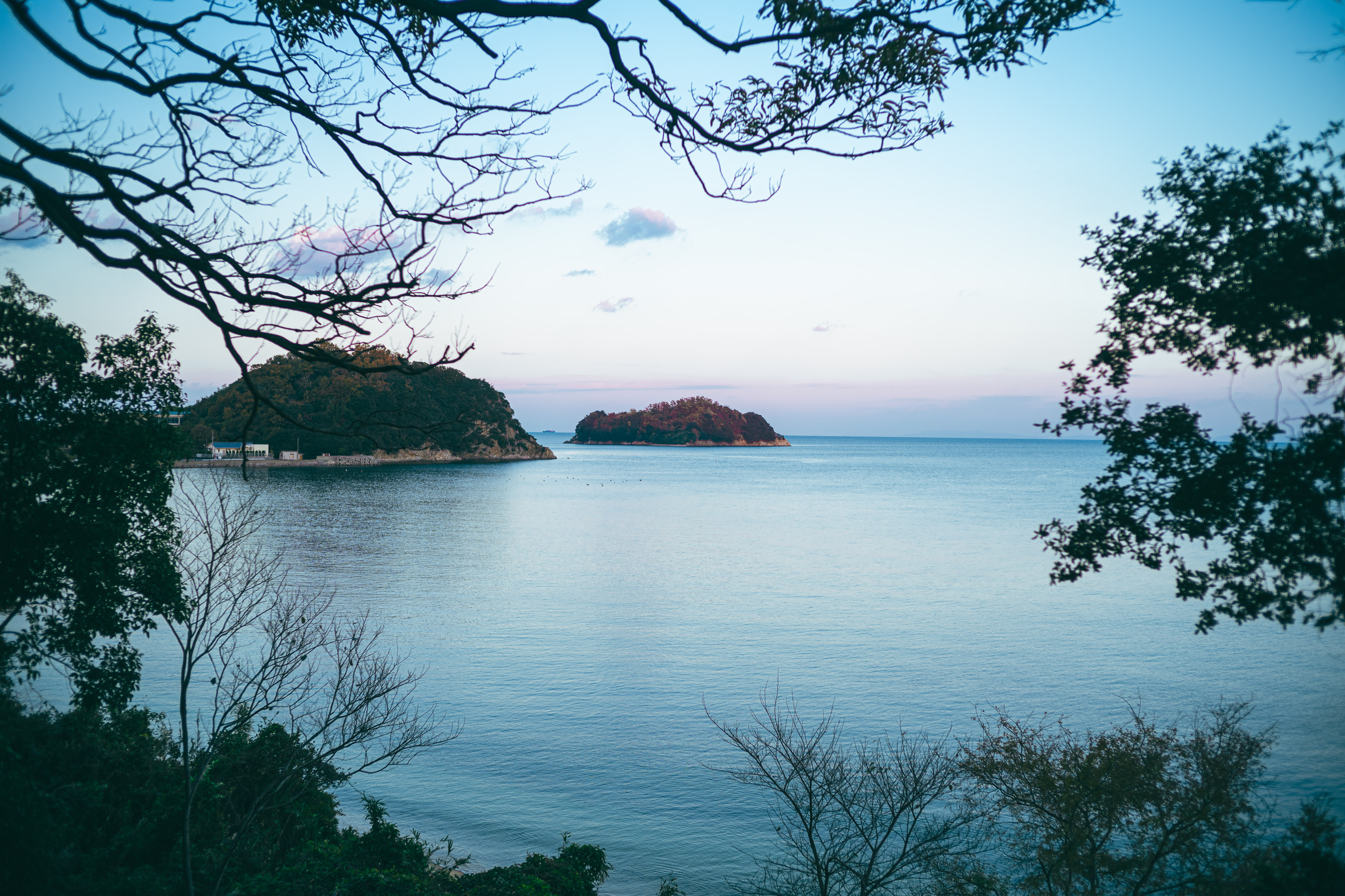 上から見下ろす青のグラデーション