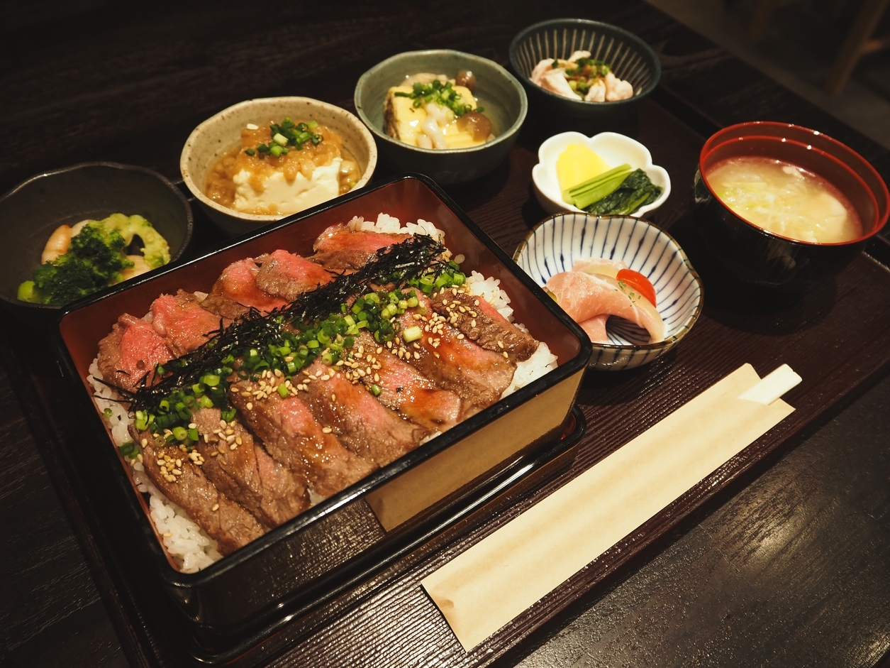 【下町浅草ディナー付プラン】「和牛ステーキ重」or「海鮮バラチラシ重」ワンドリンク付