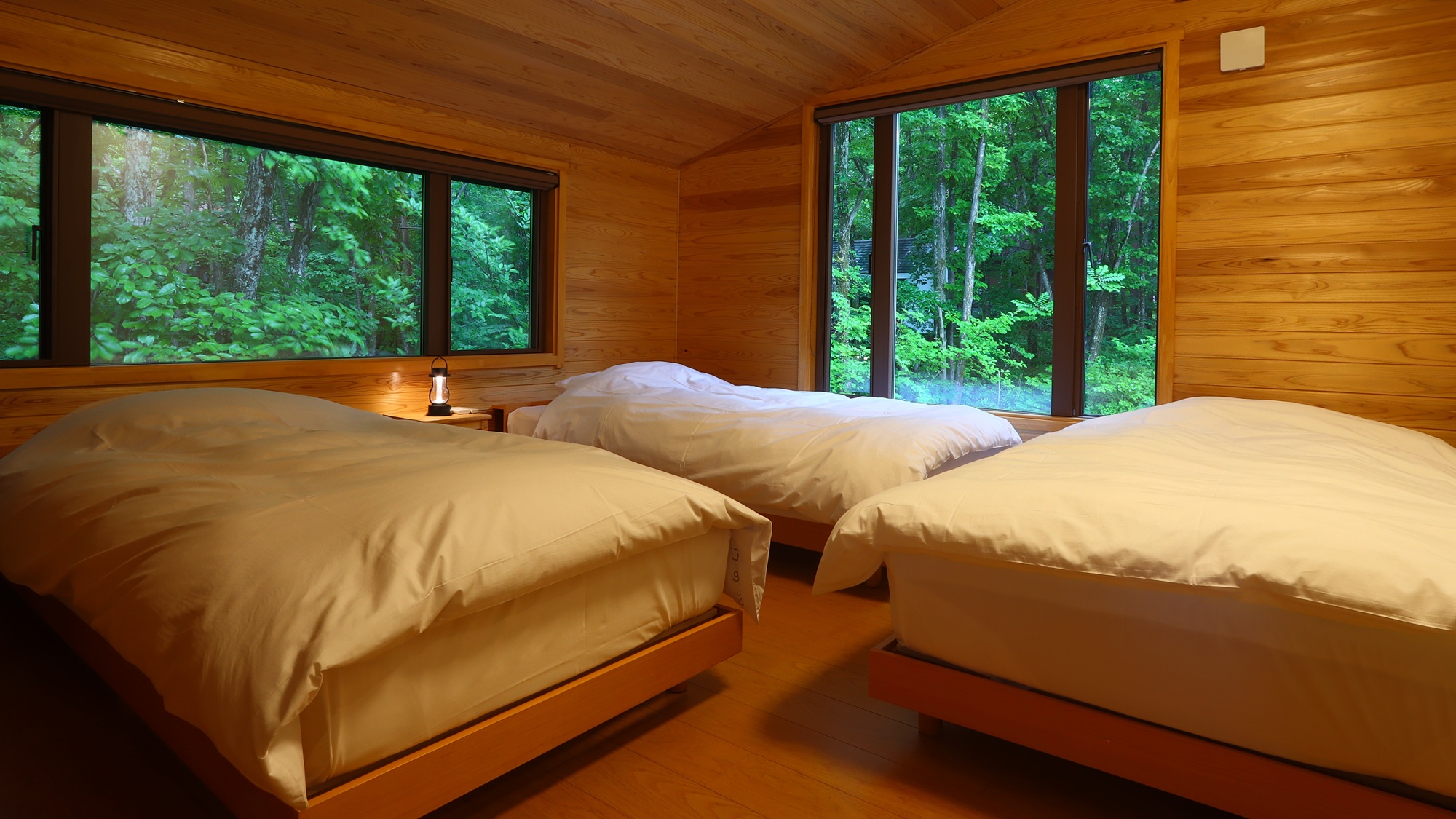 【C棟】2階緑が見える寝室