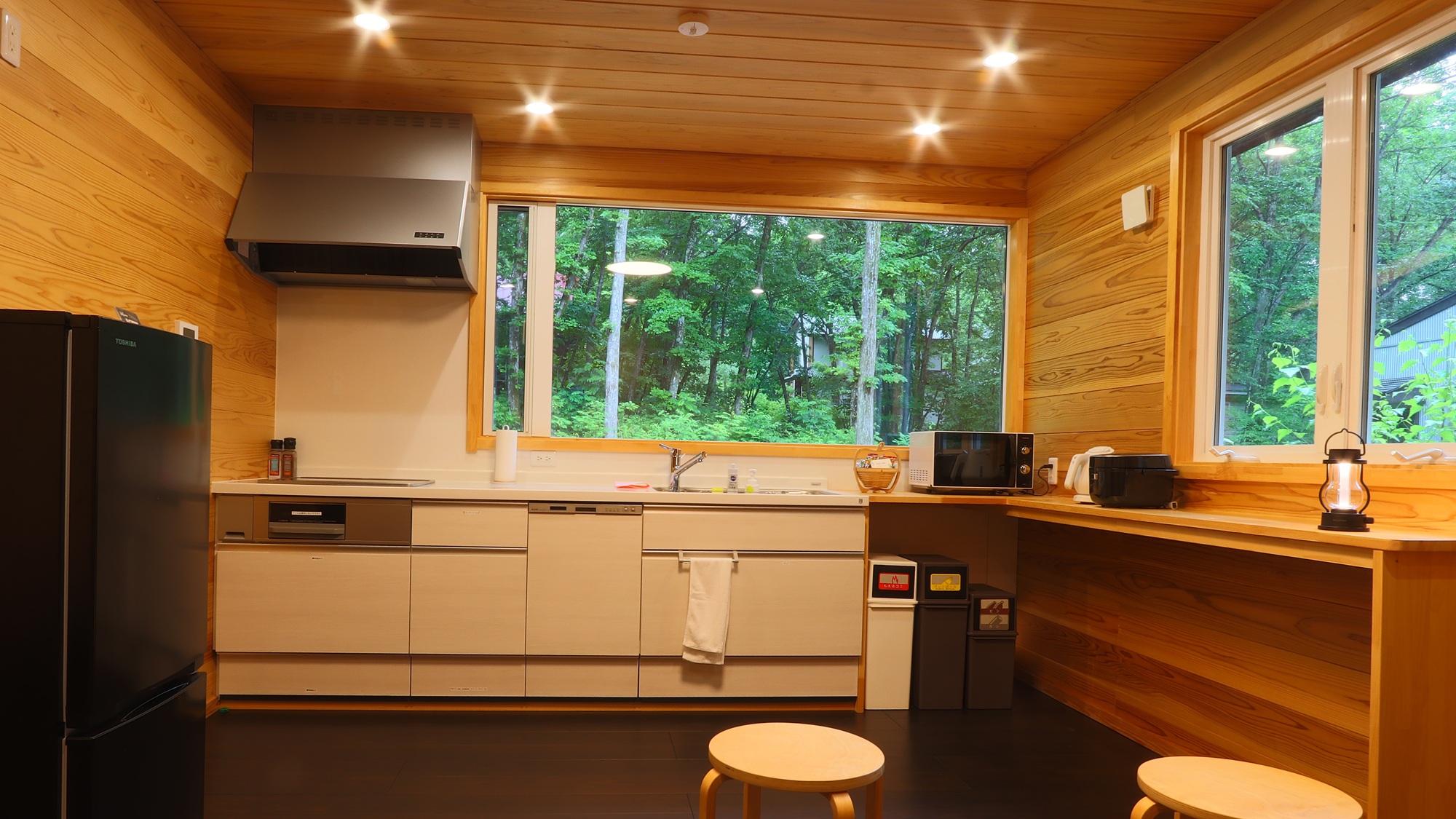 【C棟】広々としたキッチン