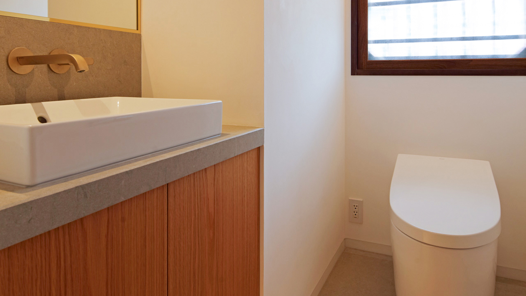 ・【トイレ】洗浄機能付きトイレです