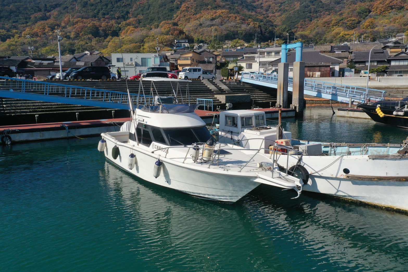 【冬期港町プラン】快適な小型クルーザーで海上から眺める瀬戸内遊覧＋海の幸を味わうランチ付き