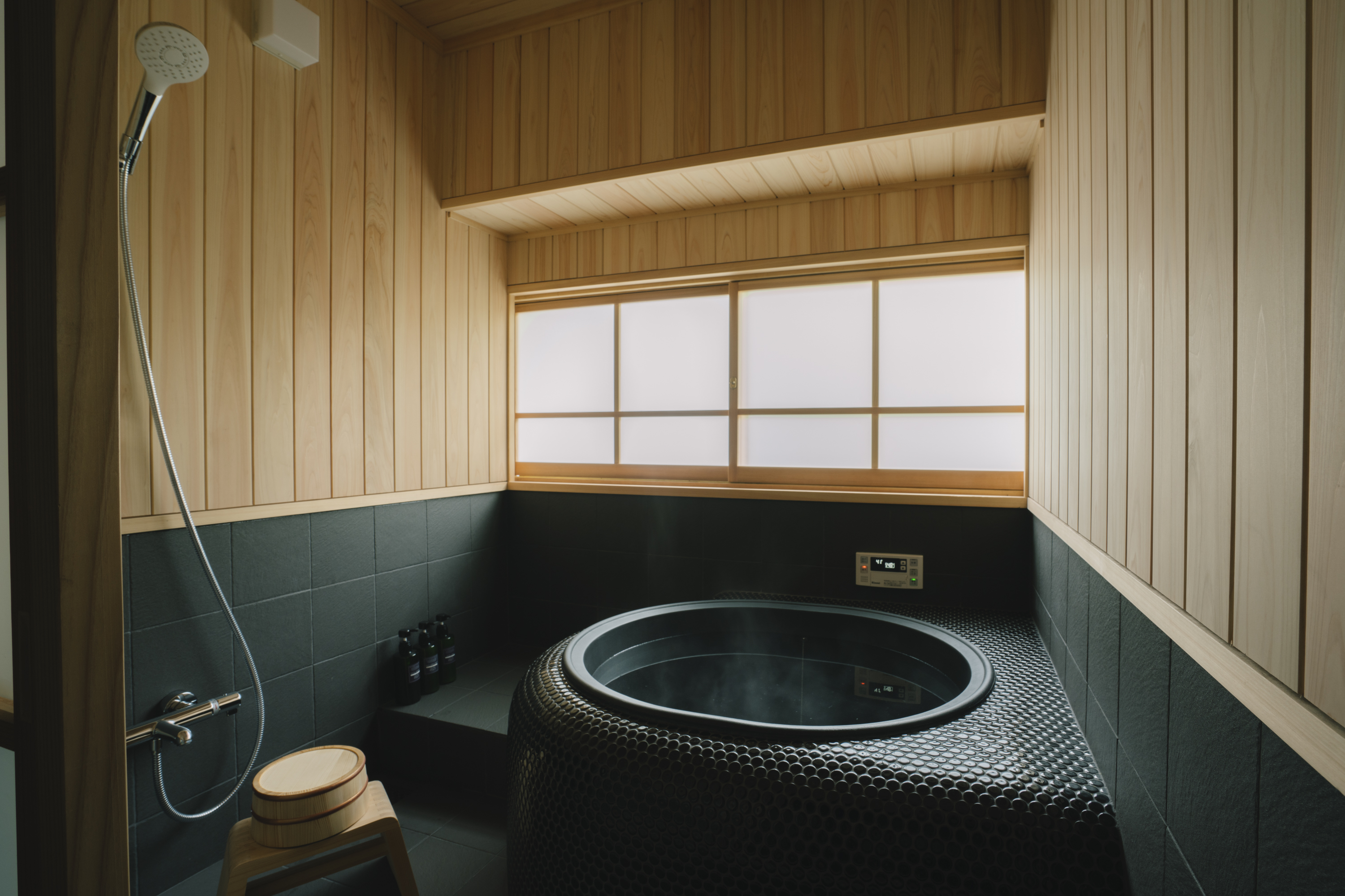 ENOURA202　港町スイート 広縁 / HIROEN　五右衛門風呂