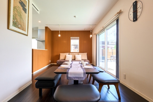 【週末プラン】6名ColorBeeVilla99貸切別荘/プール/サウナ/BBQ/ドッグラン800㎡