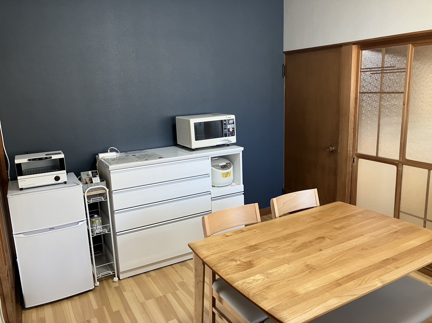 離れ　キッチン　２