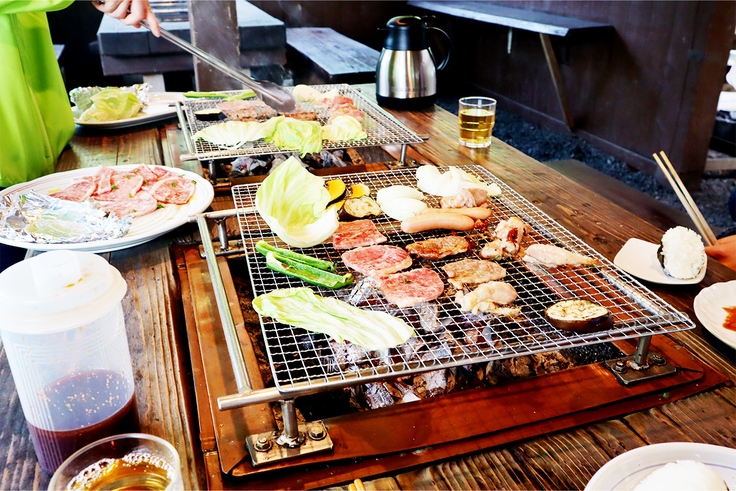 夜は思いっきりBBQ！朝はあたたかいご飯とお味噌汁で朝食。1泊2食付きのコテージ宿泊プラン♪