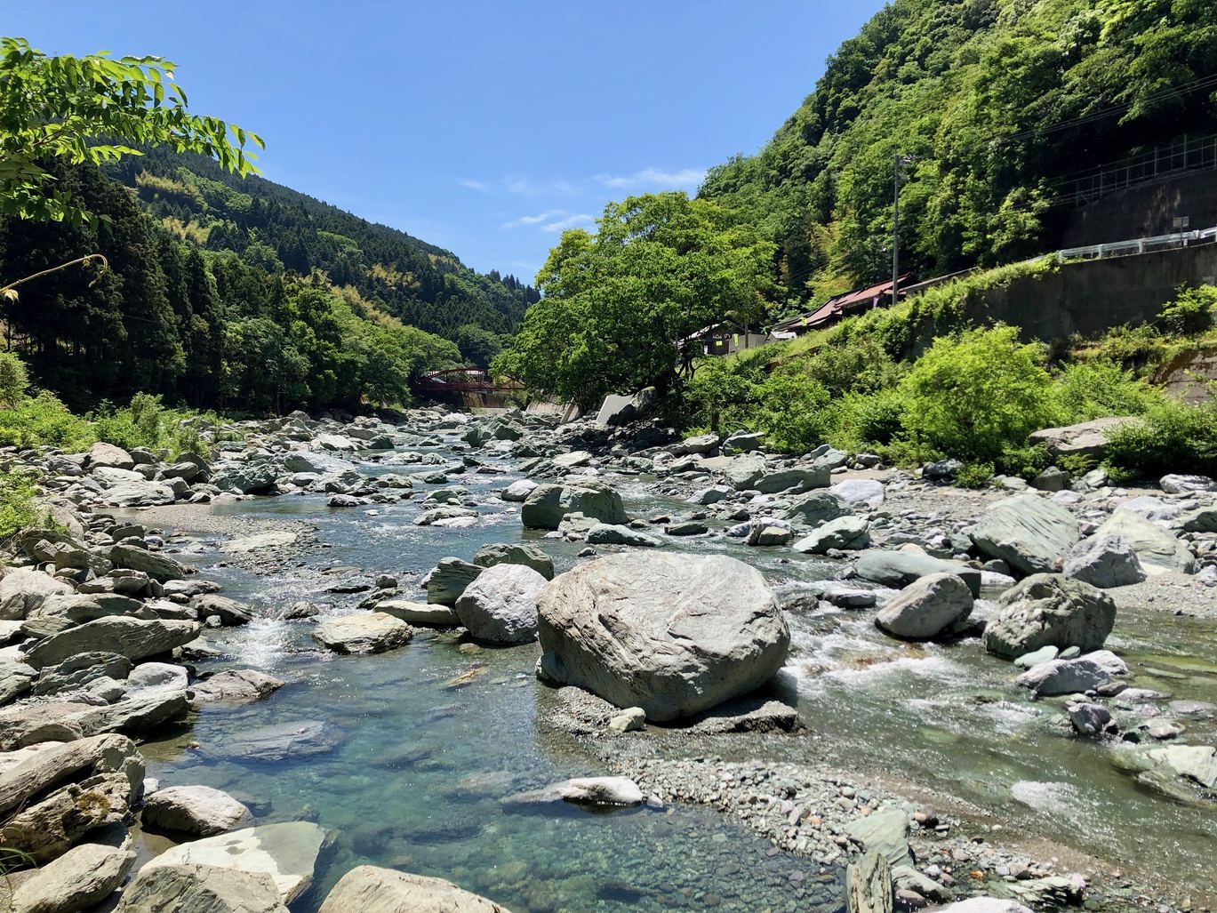 石鎚山の麓でコテージ泊。朝はゆっくり地元の食材を使った朝食つきプラン♪