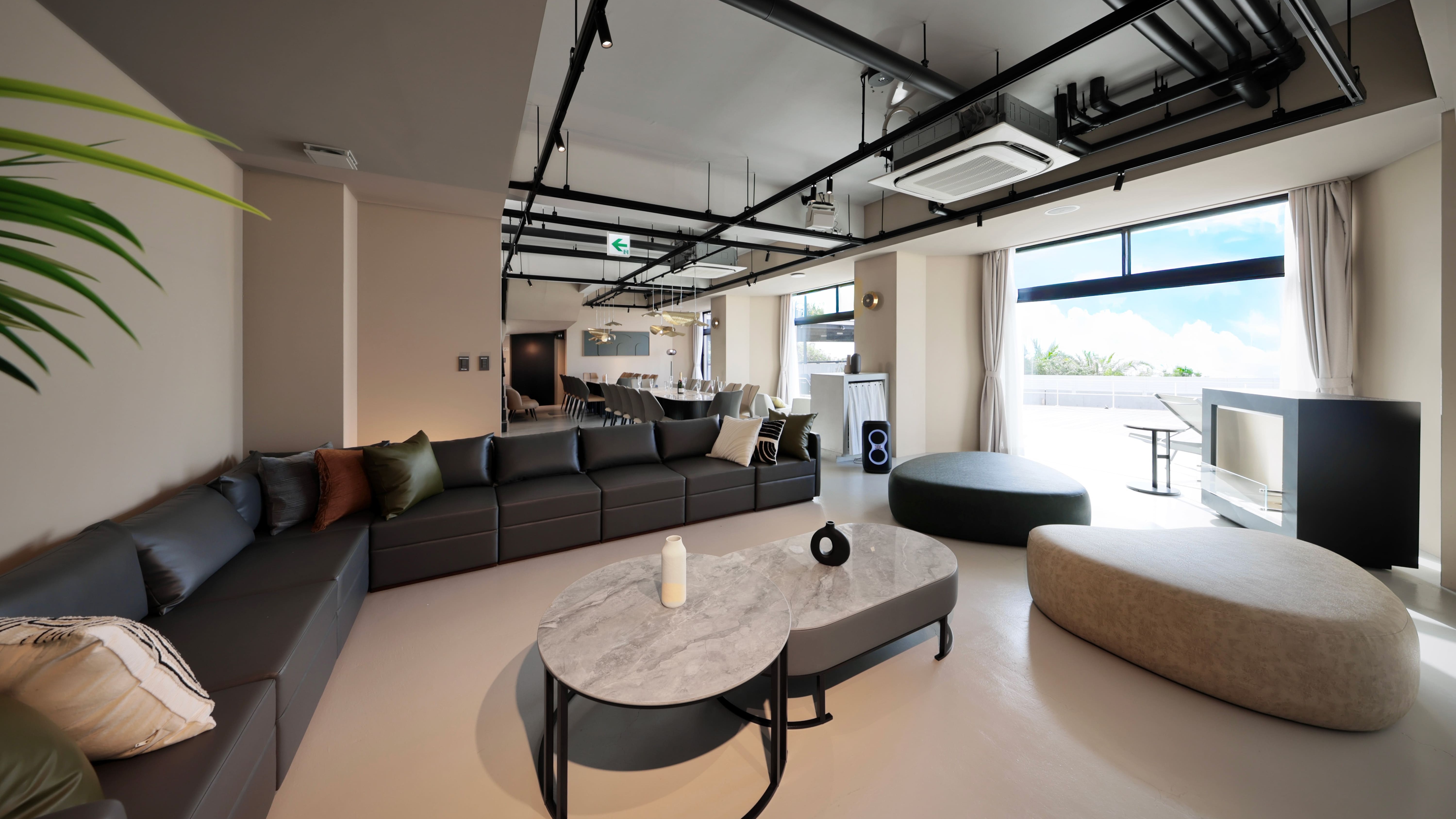 別邸_最大32名定員［特大プール＆ジャグジー＆天然温泉＆サウナ＆プロジェクター］