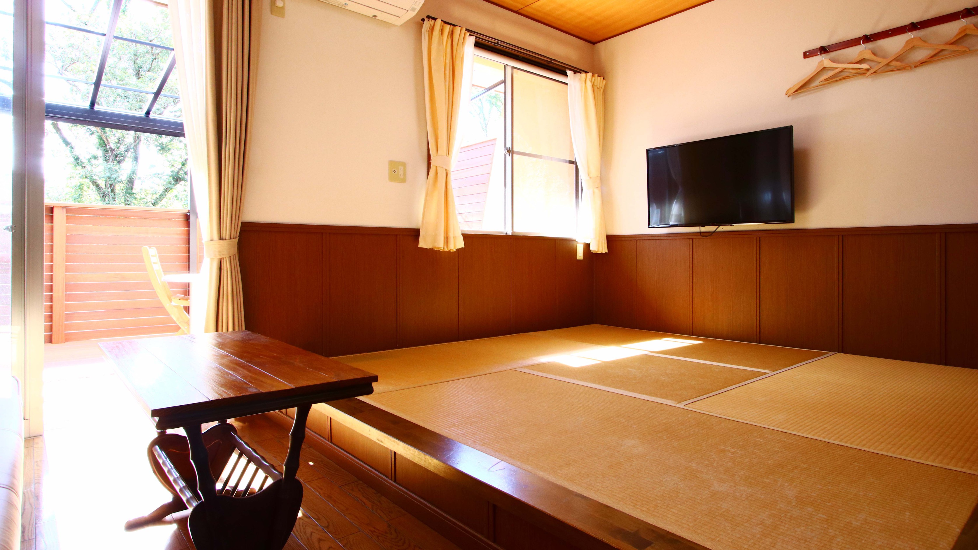 和洋室◆小上がりの畳スペースがございます