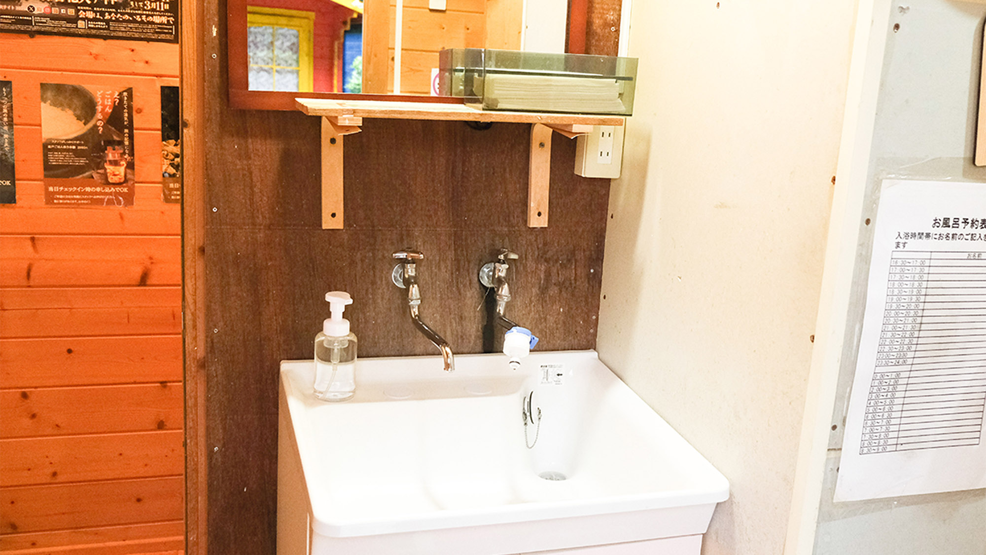 ・【洗面所】スッキリまとまったシンプルな空間　清潔感ある洗面所は快適にお使いいただけます