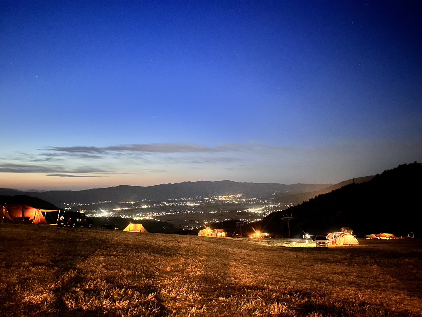 キャンプ場テント夜景