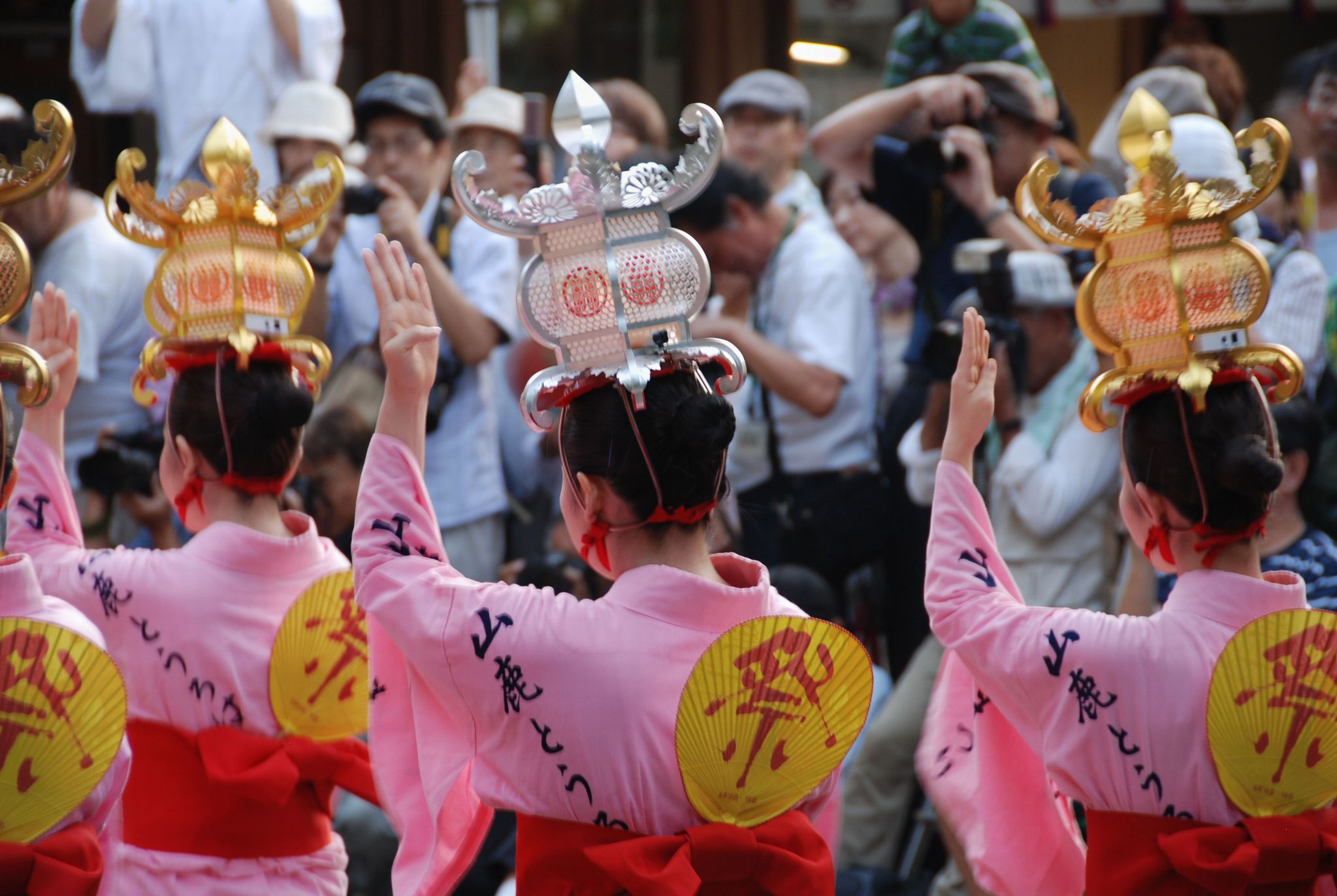 【山鹿灯籠浪漫百華百彩】山鹿の冬は、和傘や竹を使ったオブジェで彩ります。写真提供：熊本県観光連盟