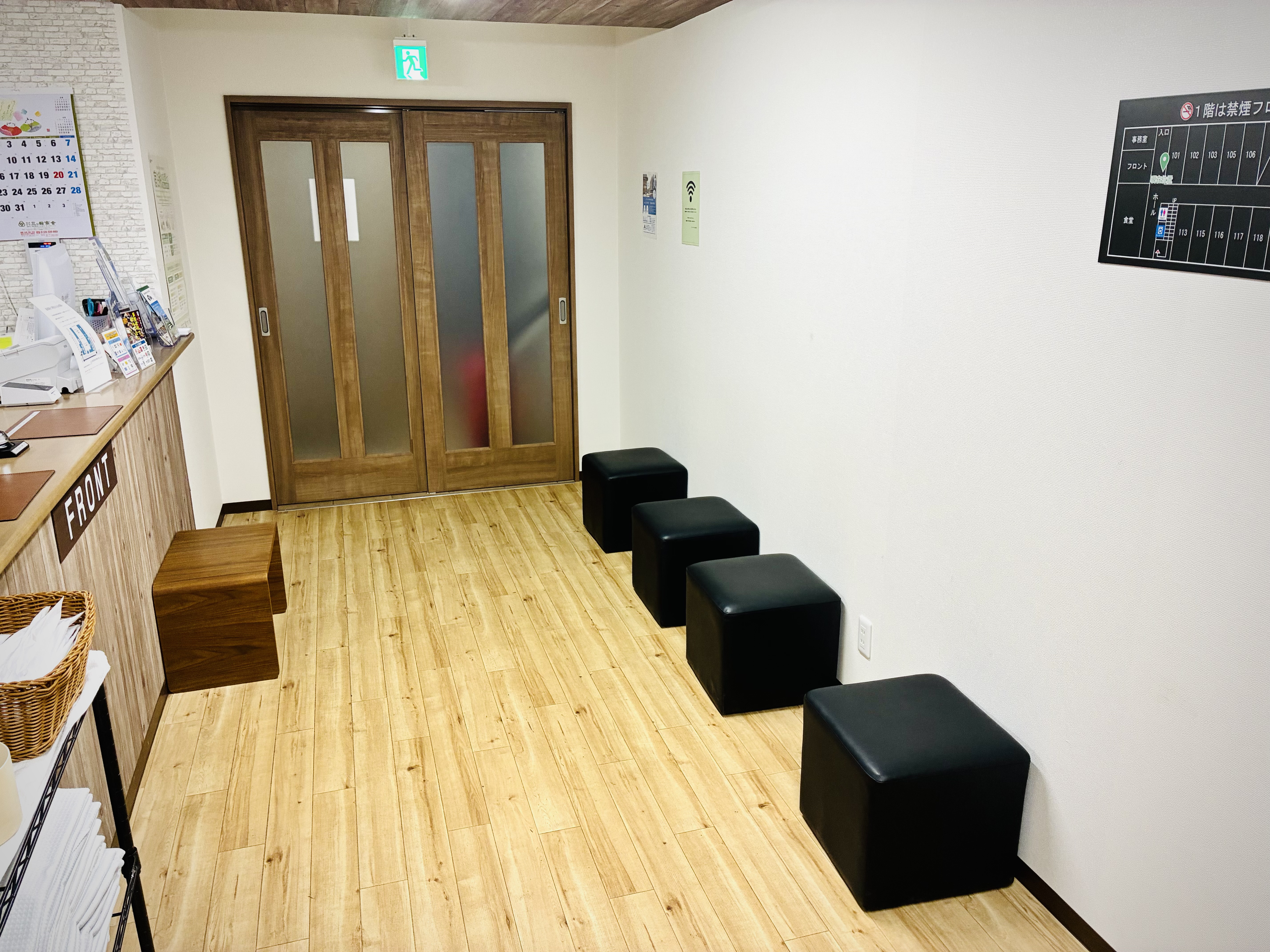 フロント待合
