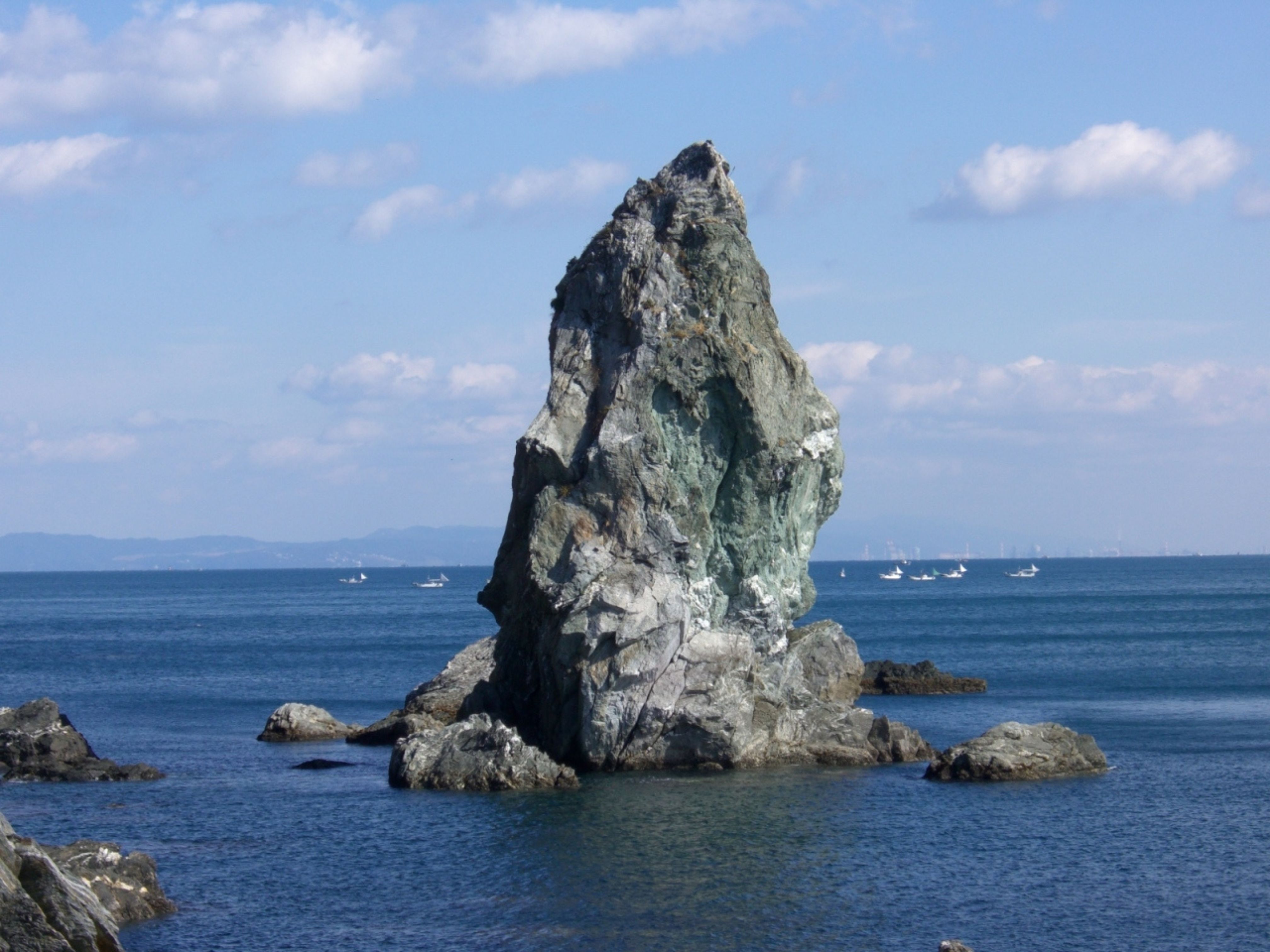 沼島　上立神岩