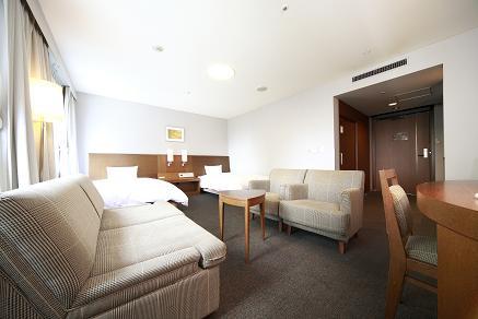 Barrier-free twin room