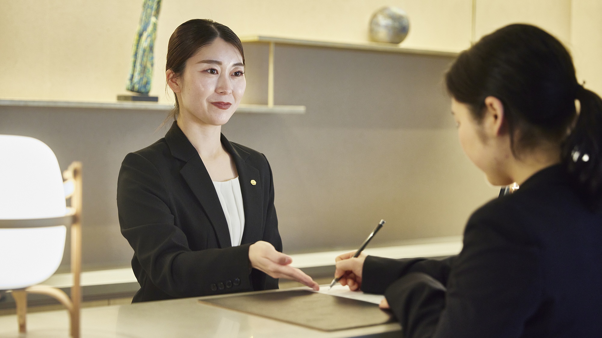 フロントは、安心・安全の24時間スタッフ常駐