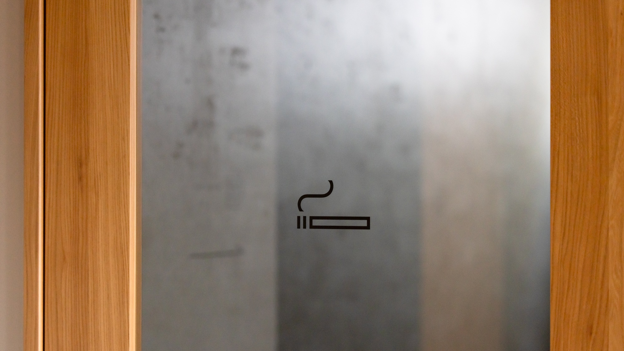 スモーキングルーム　1Fロビー階にございます。