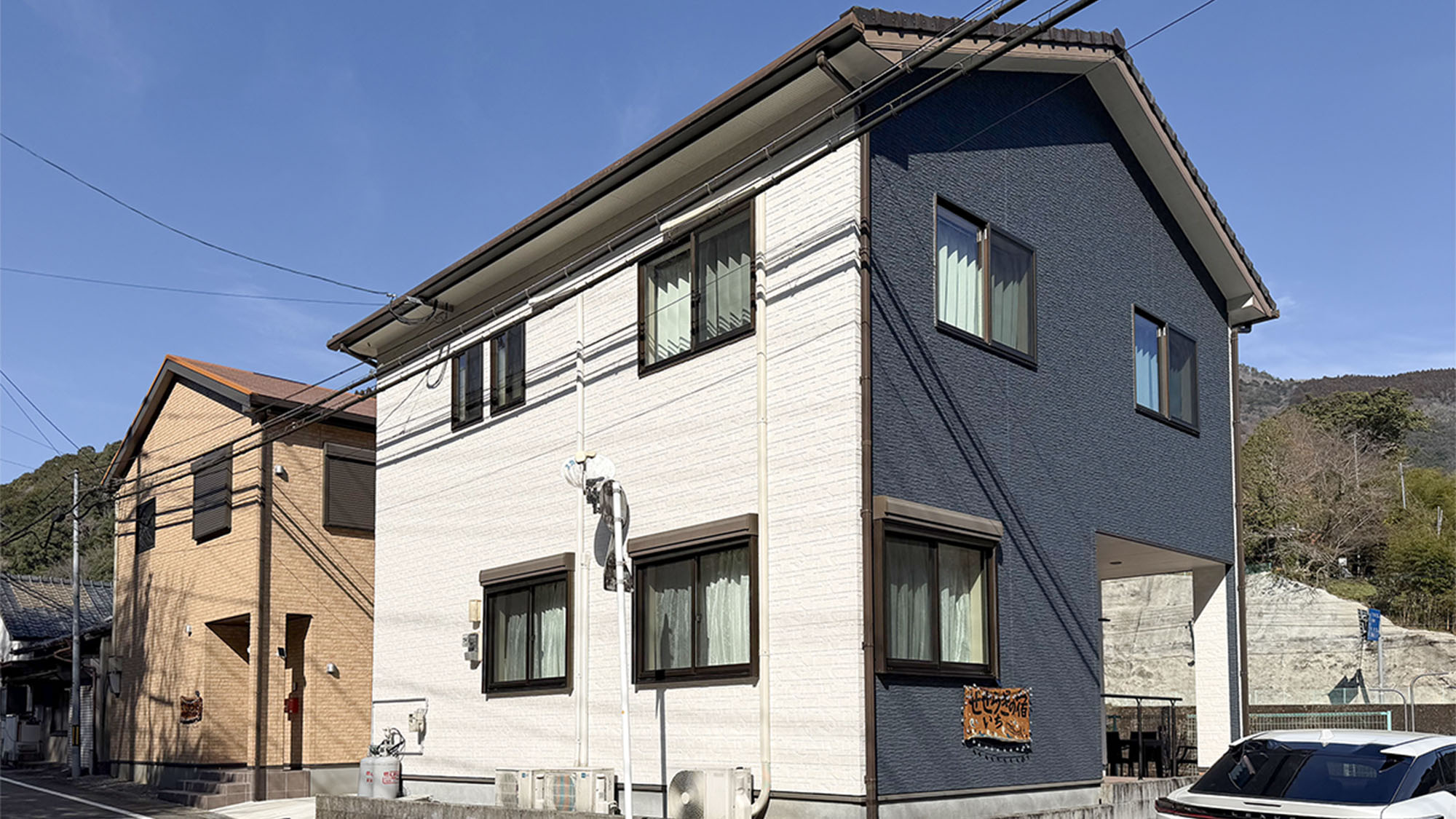 ・【外観】熊本県の県境付近、西米良村の一ツ瀬川沿いに佇む一棟貸しの宿です