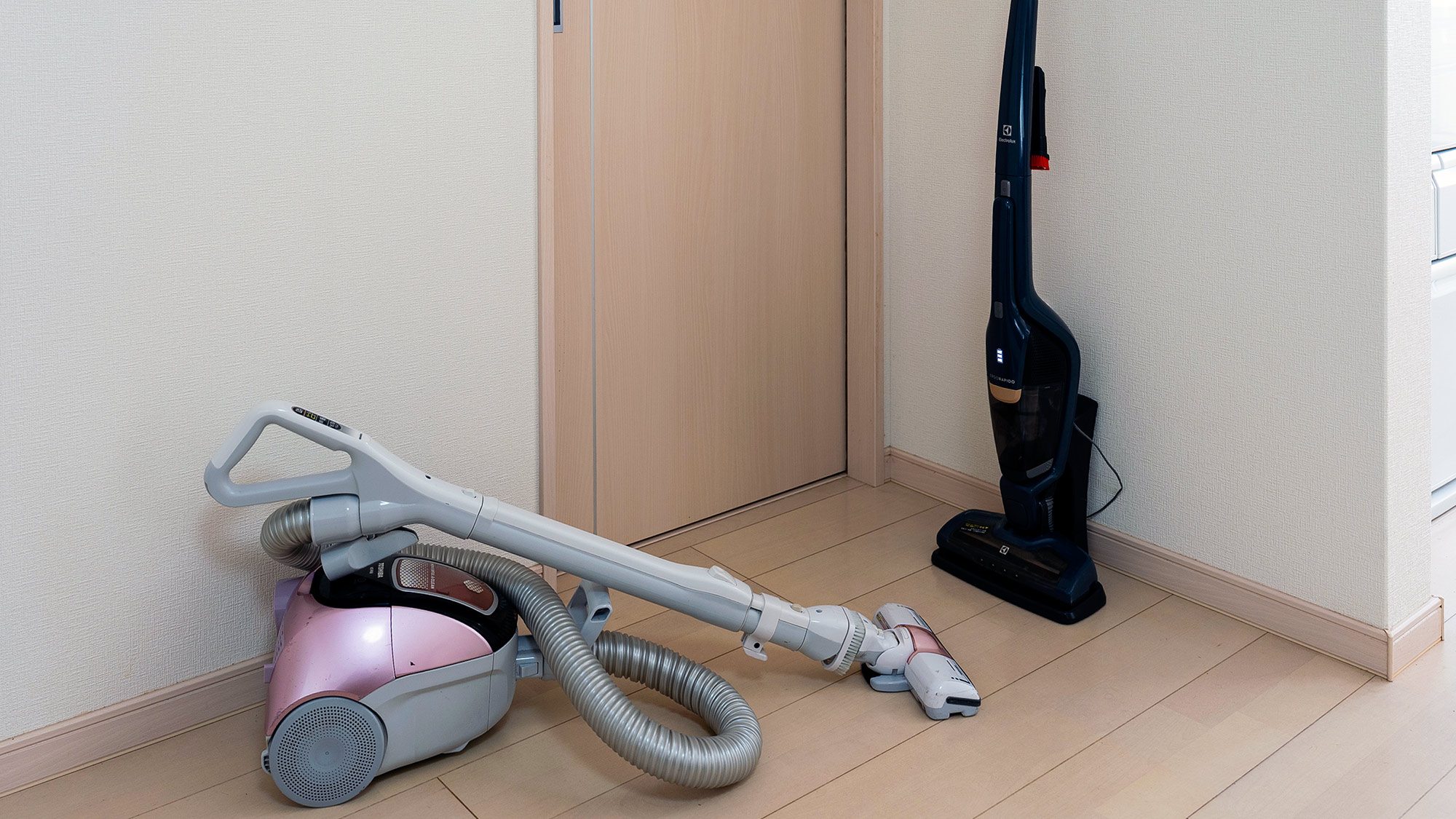 ・【設備】綺麗好きも安心！掃除機2種完備