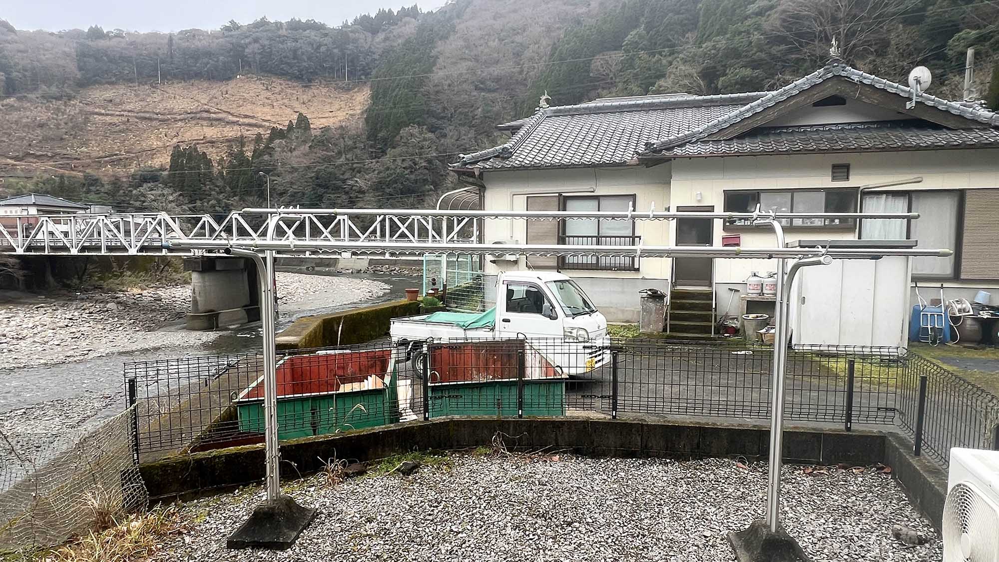 ・【設備】お天気のいい日は物干し台で洗濯物を干すことができます