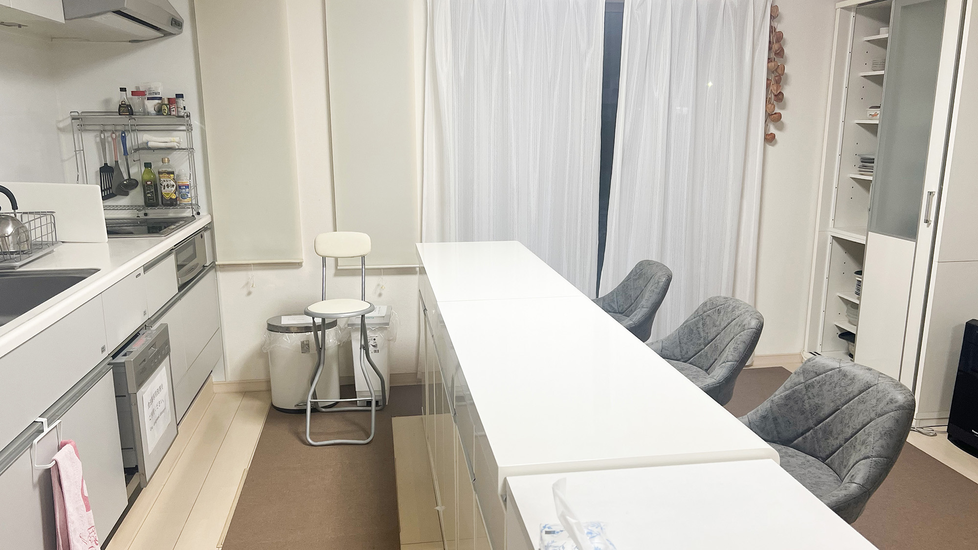 ・【キッチン】カウンター付きなので、お料理しながら会話も弾みます