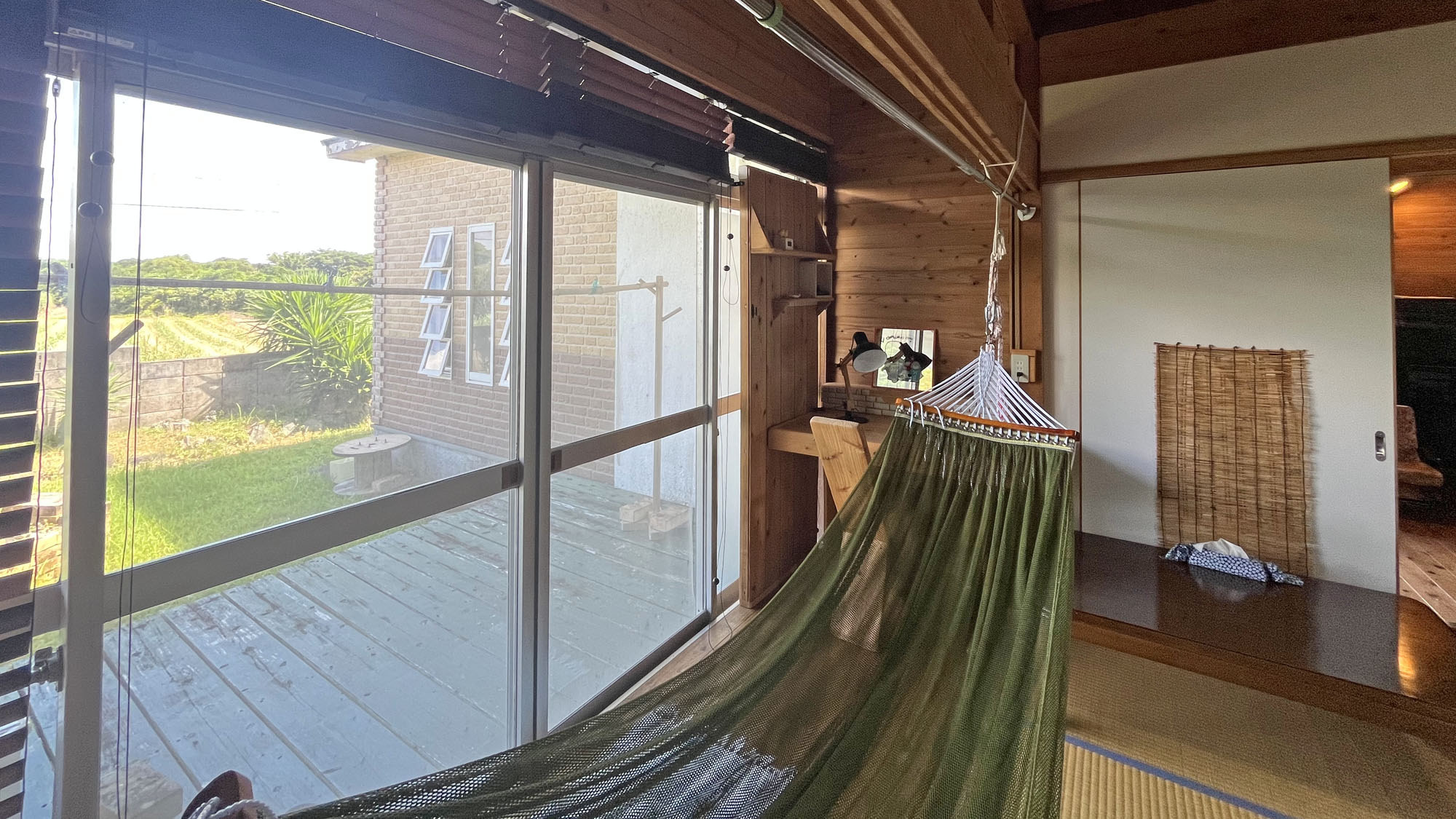 ハンモックに揺られながら島風を感じてみては？