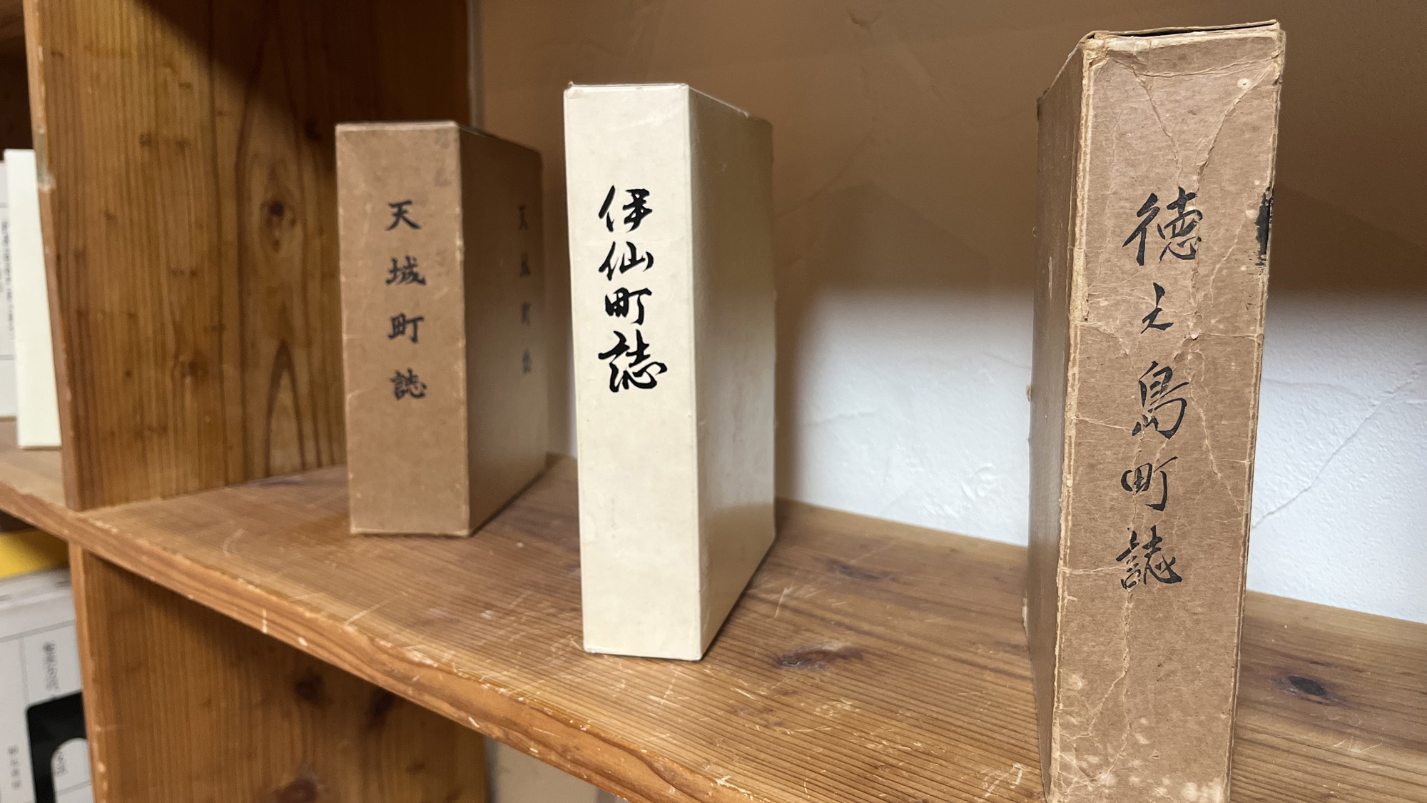 奄美・琉球に関する文献などが揃っています