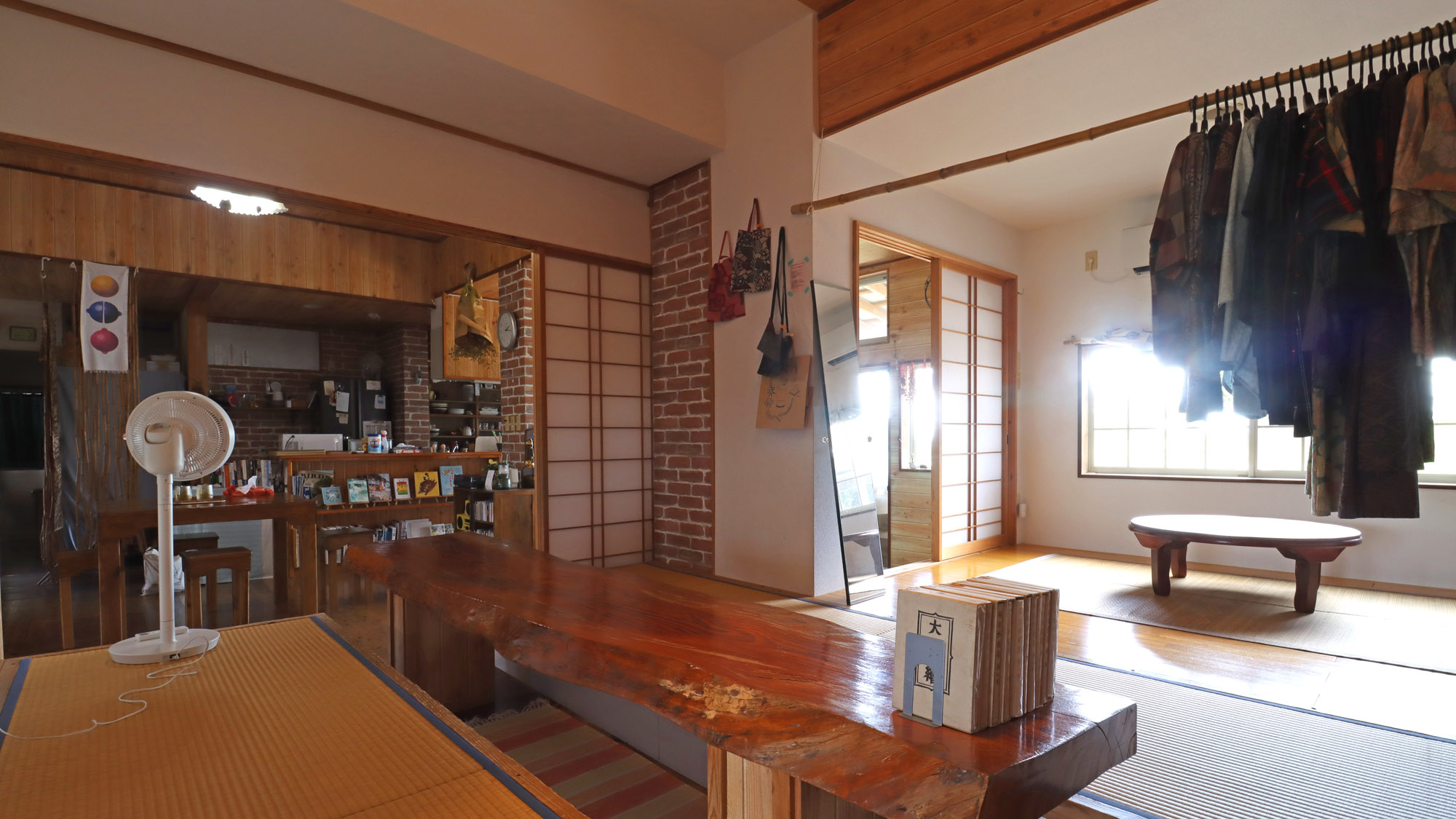 掘りごたつで足をのばしてくつろげます