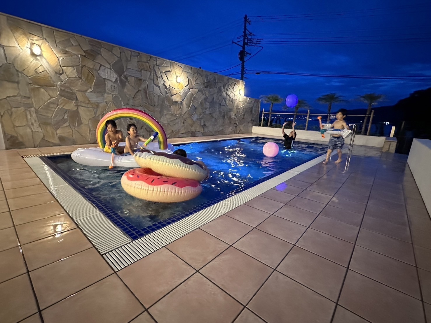 【お子様誕生日お祝いPlan】一棟貸し◆伊豆・海辺の贅沢空間×温水プライベートプールで遊び放題！