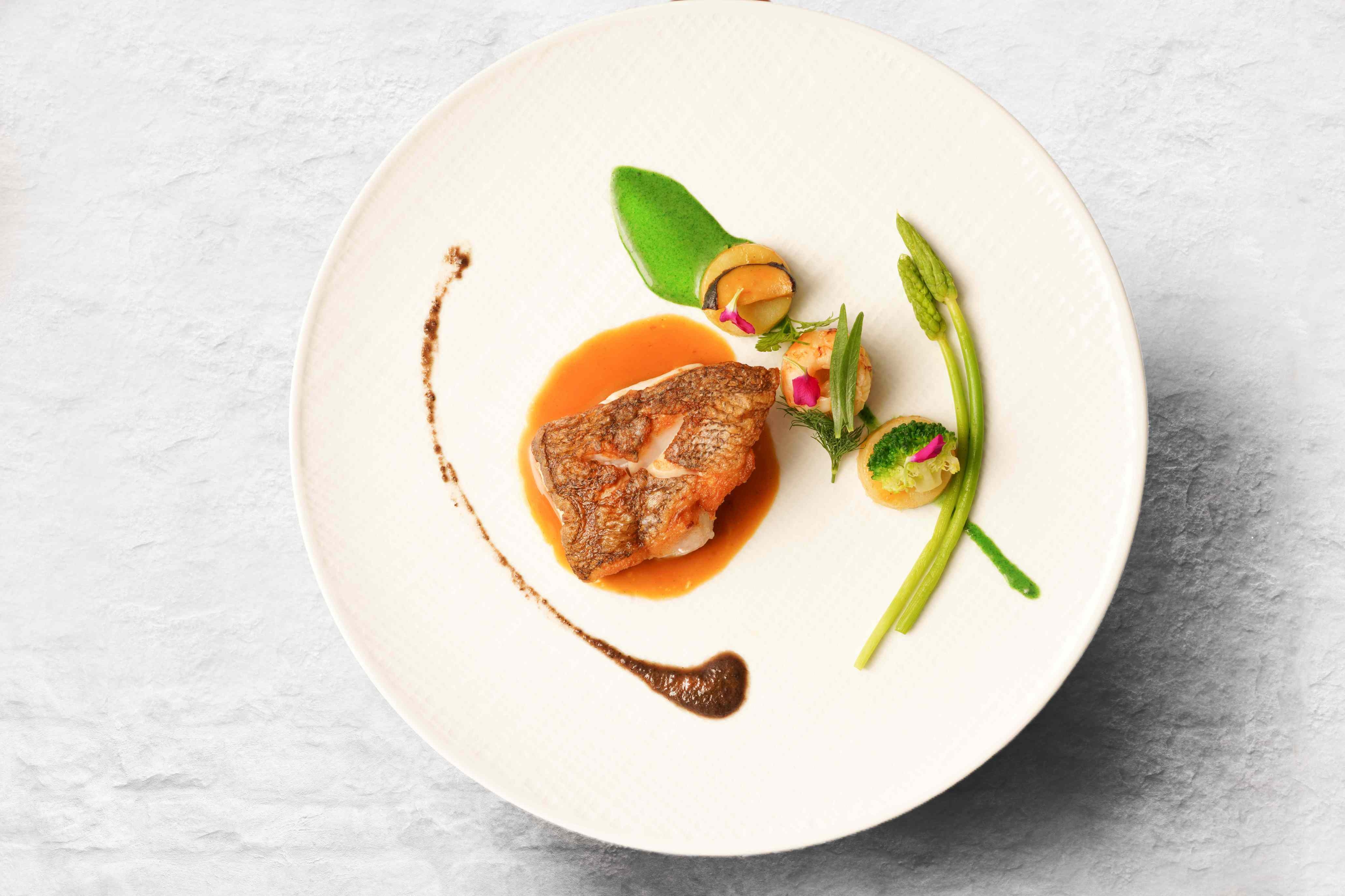 シャンパン含むフリーフローとディナーコース付きプラン〜２食付〜