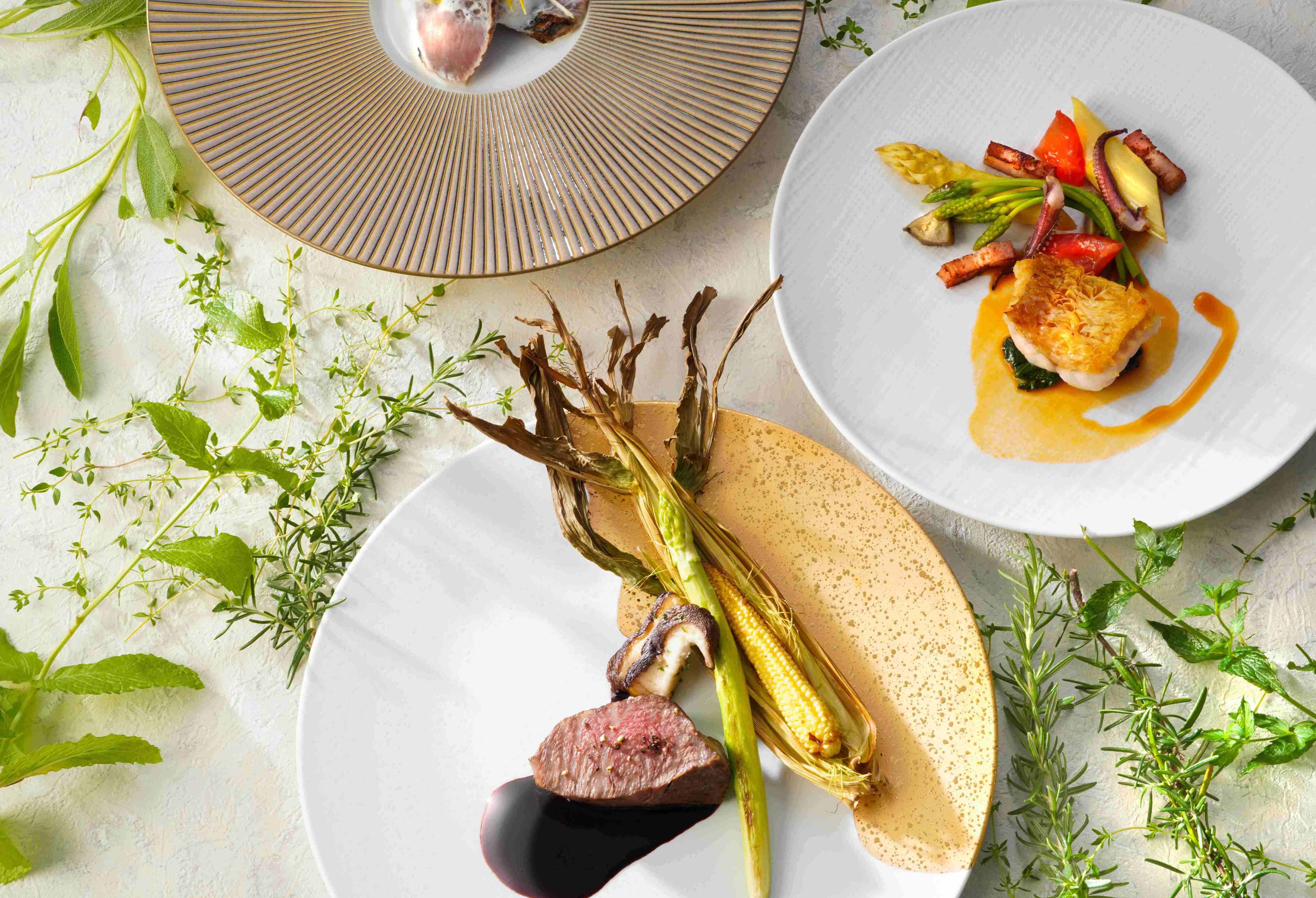 シャンパン含むフリーフローとディナーコース付きプラン〜２食付〜