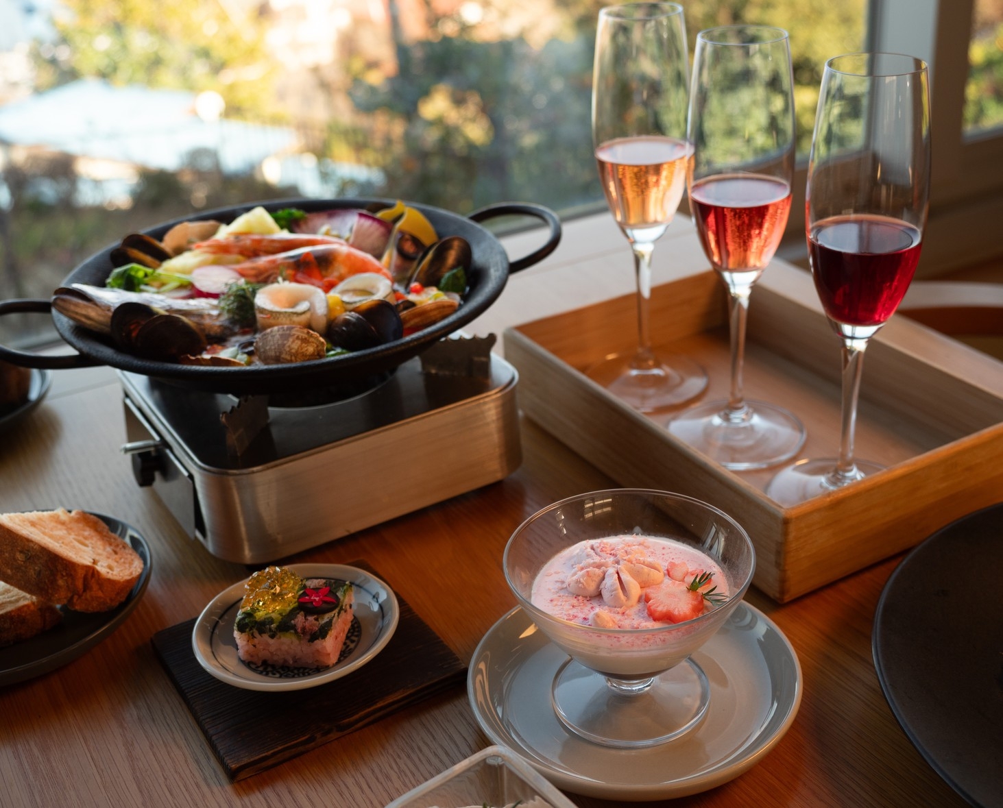 【春】春の真鶴旅・桜色のロゼワイン 飲み比べ＋桜デザート付きプラン（夕朝食付き）