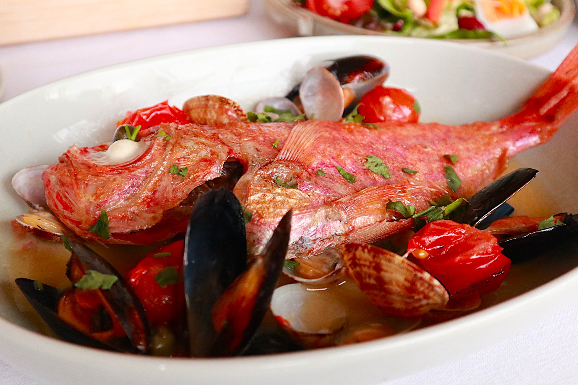 【10％OFF＆ワイン特典付き】＜連泊＞地魚と地元食材が織りなす真鶴ビストロシェアコース（2食付）