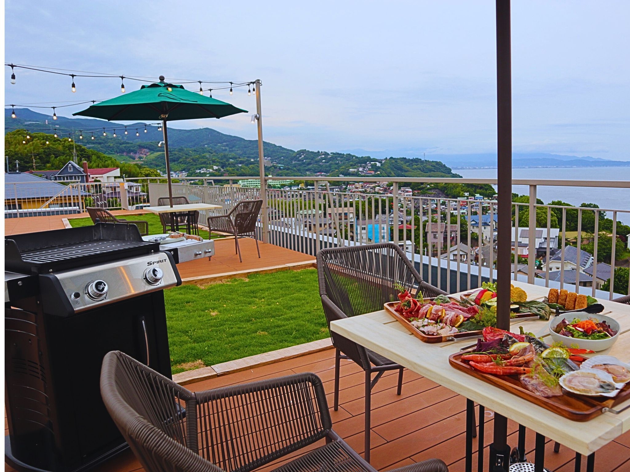 【夏の2大特典】絶景ルーフトップBBQ×貸切サウナと手持ち花火で満喫する真鶴の夜