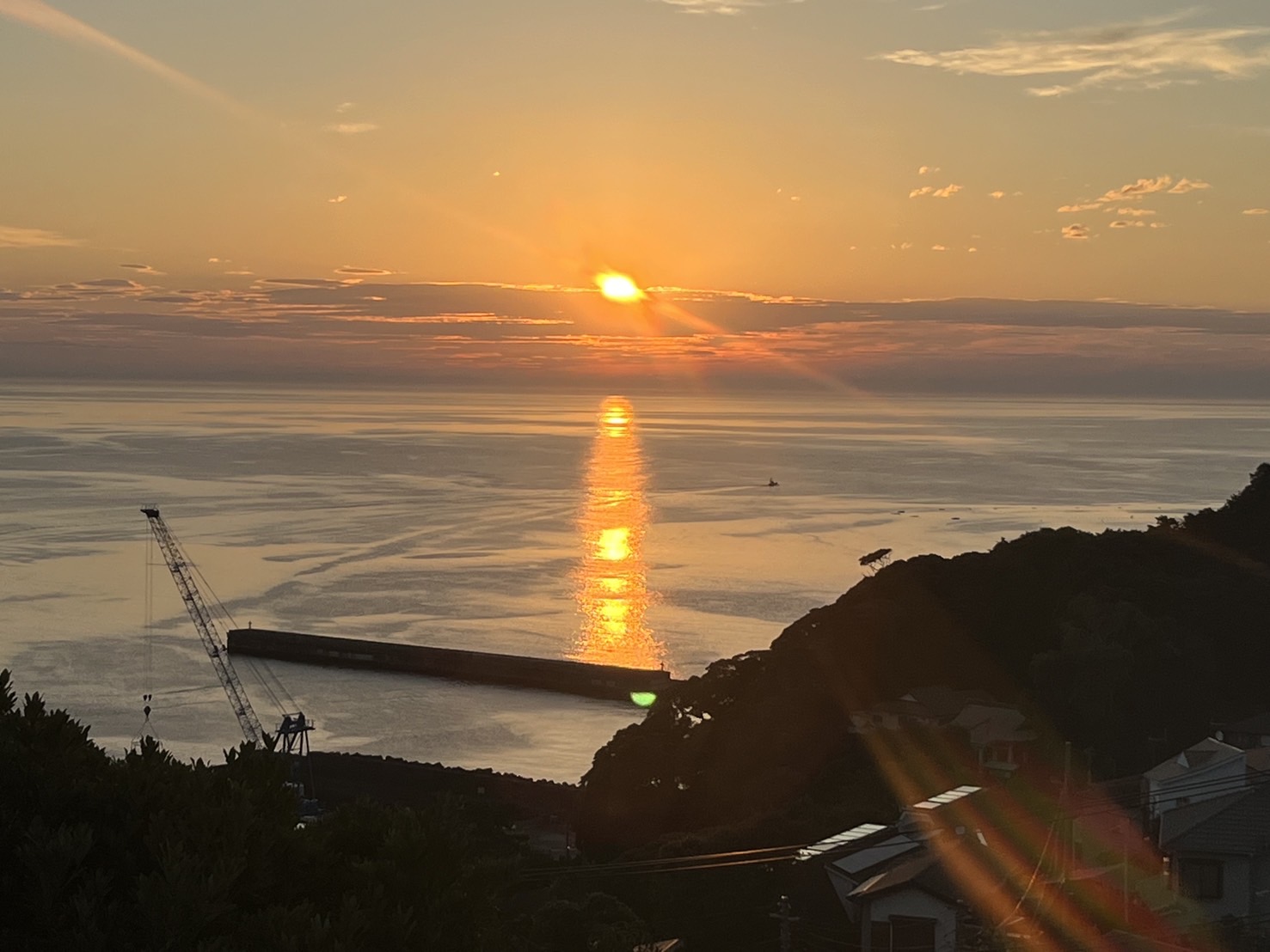 冬の時期には朝日が昇る様子を客室から眺められる。